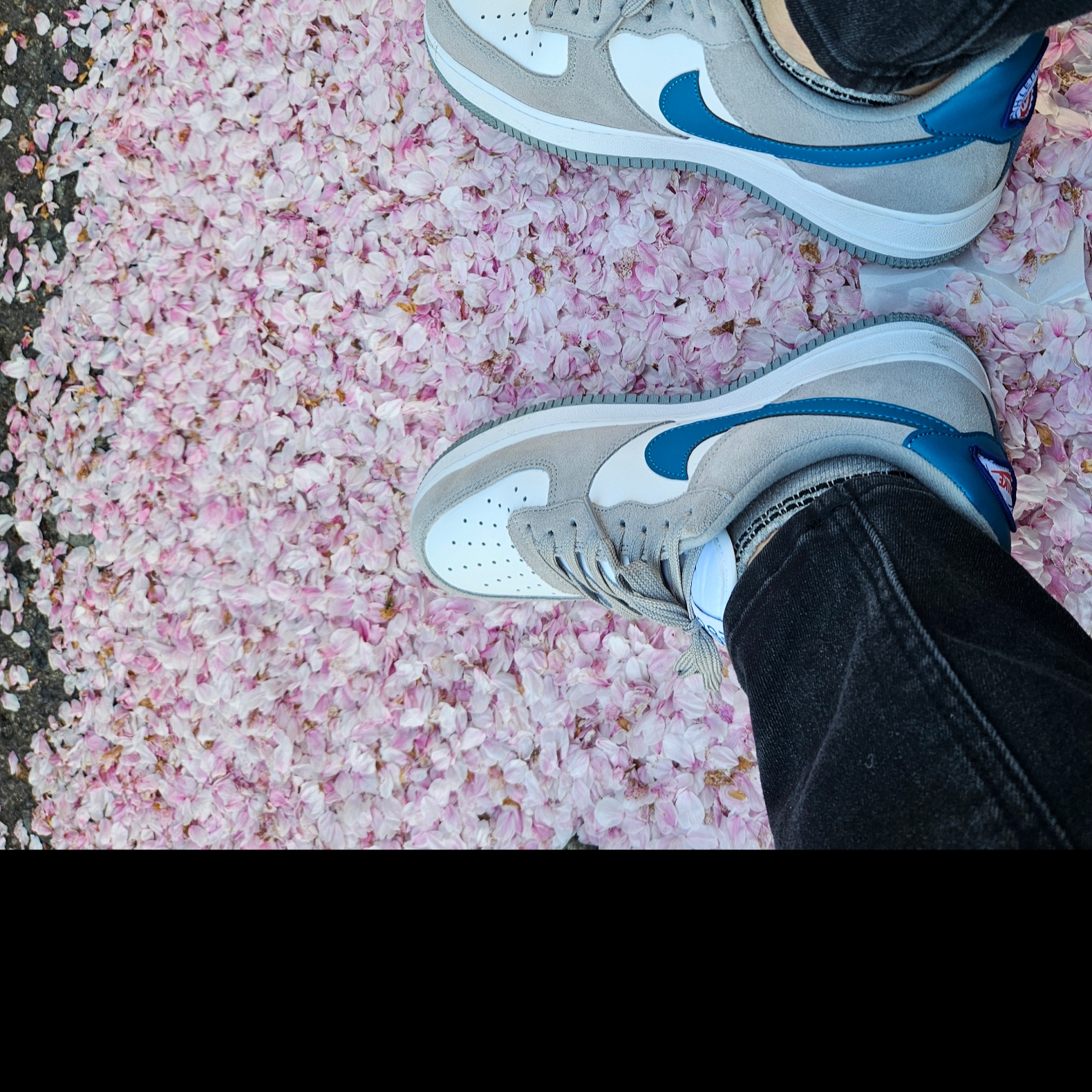 Nike Air Force 1 '07 LV8 Athletic Club Light Smoke Grey Marina 착용 스타일