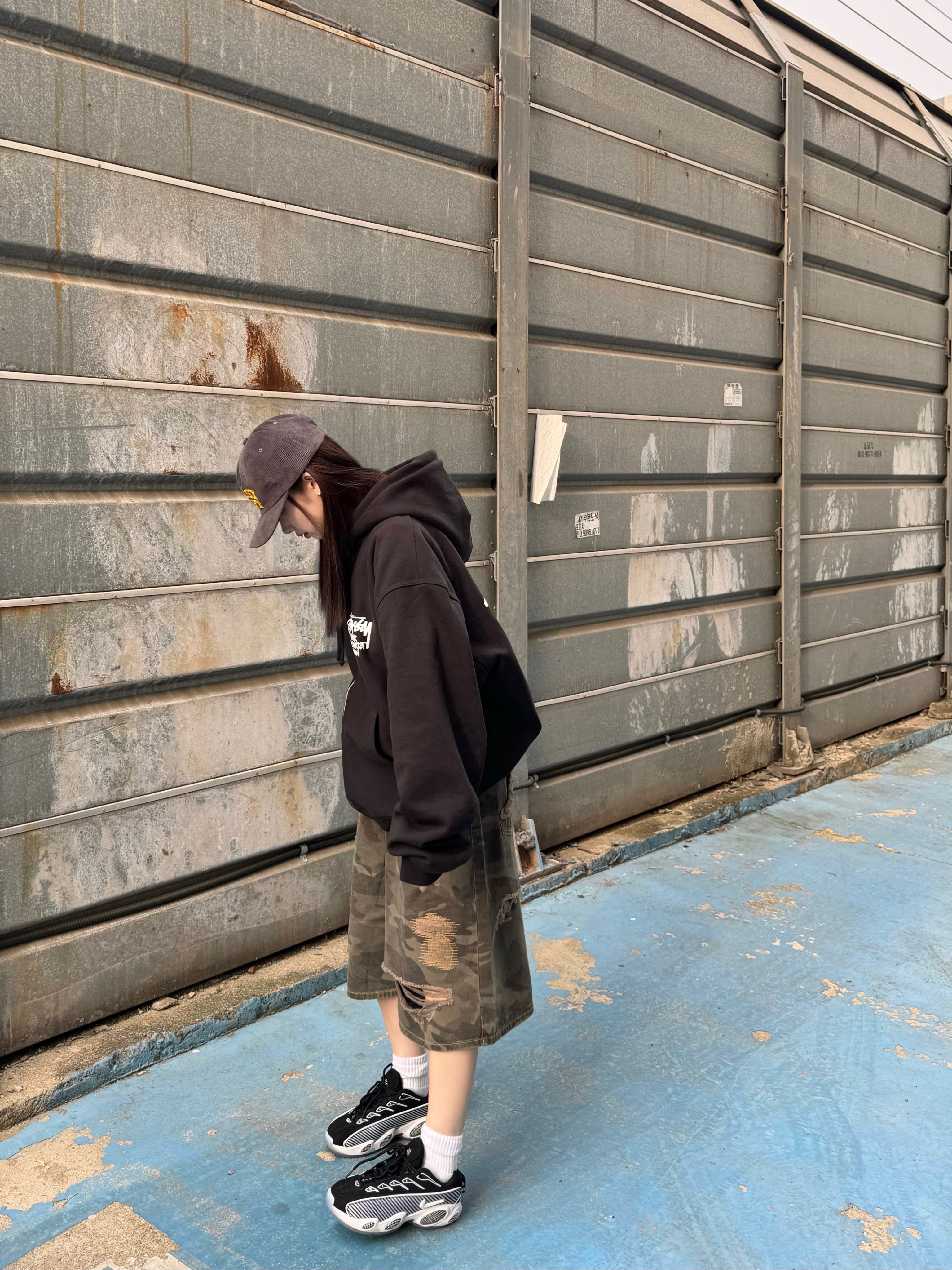 Nike x Drake Nocta Glide Black White Clear, Stussy Mid-Depth Sport Arch Strapback Charcoal 착용 스타일 - 4