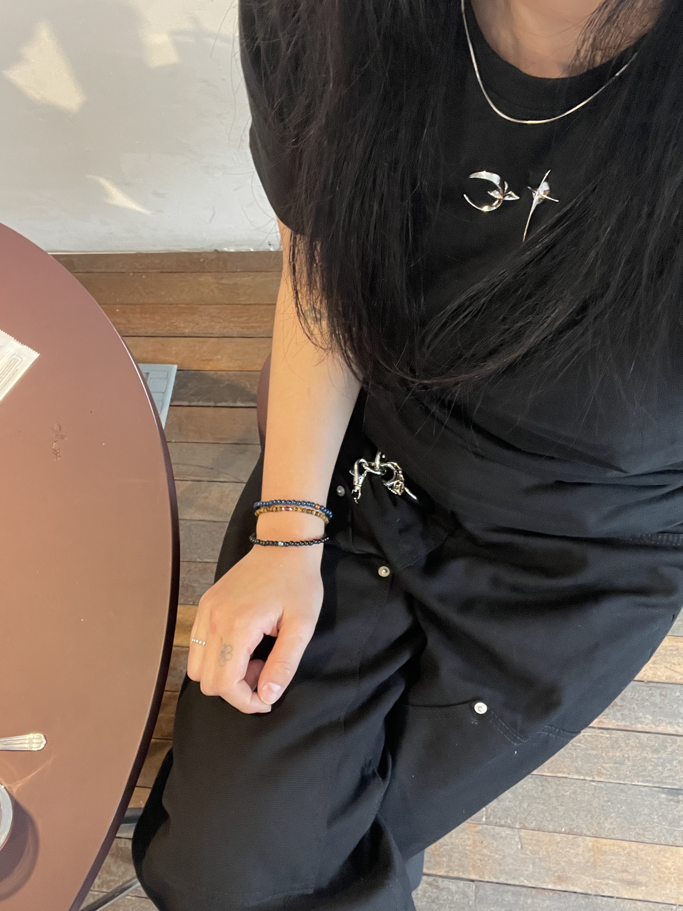 Nike Air Force 1 '07 Low Triple Black, Thug Club Back T-Shirt Slim Black 착용 스타일 - 2