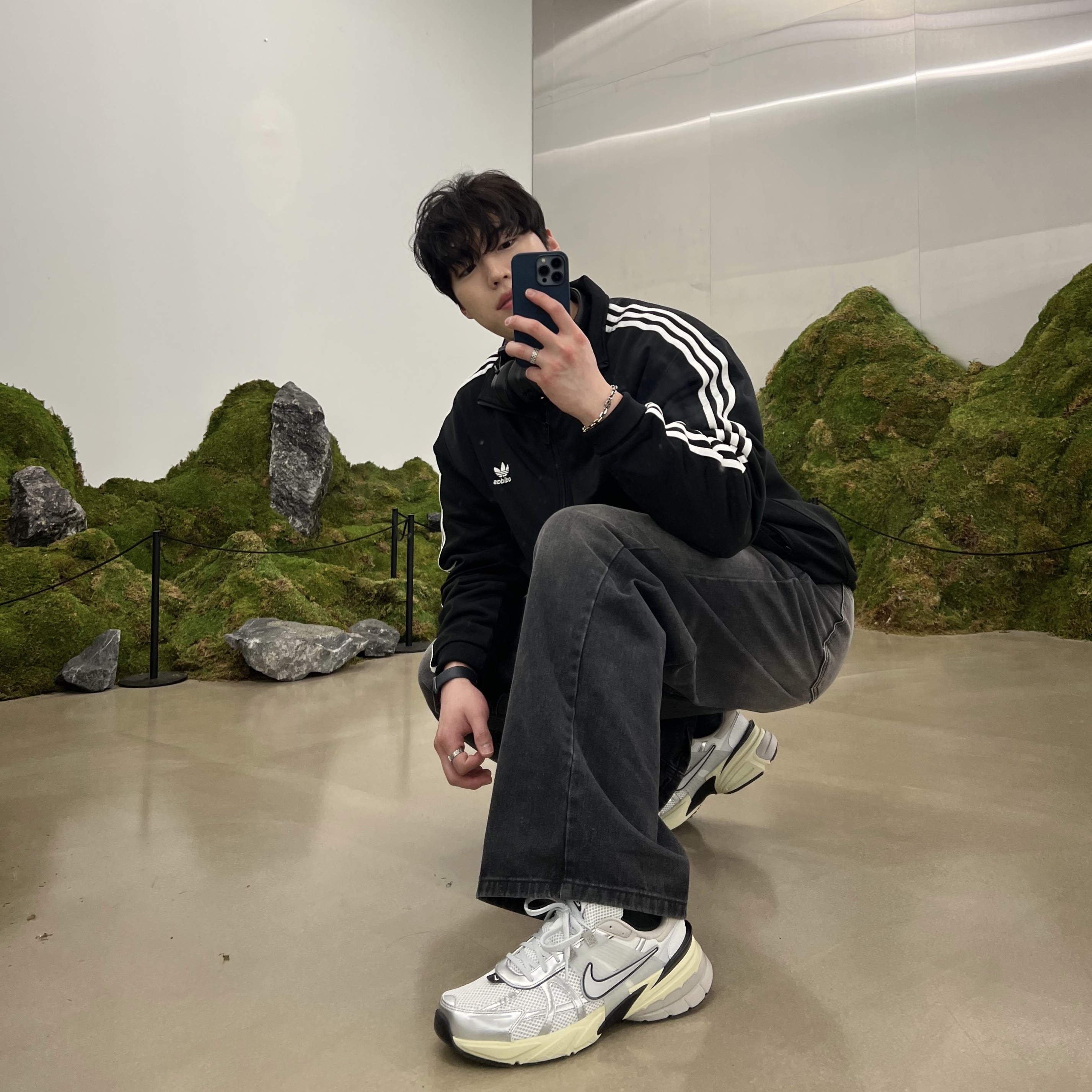 Adidas Adicolor Classics Firebird Track Top Black - KR Sizing, Nike V2K Run Summit White Metallic Silver 착용 스타일