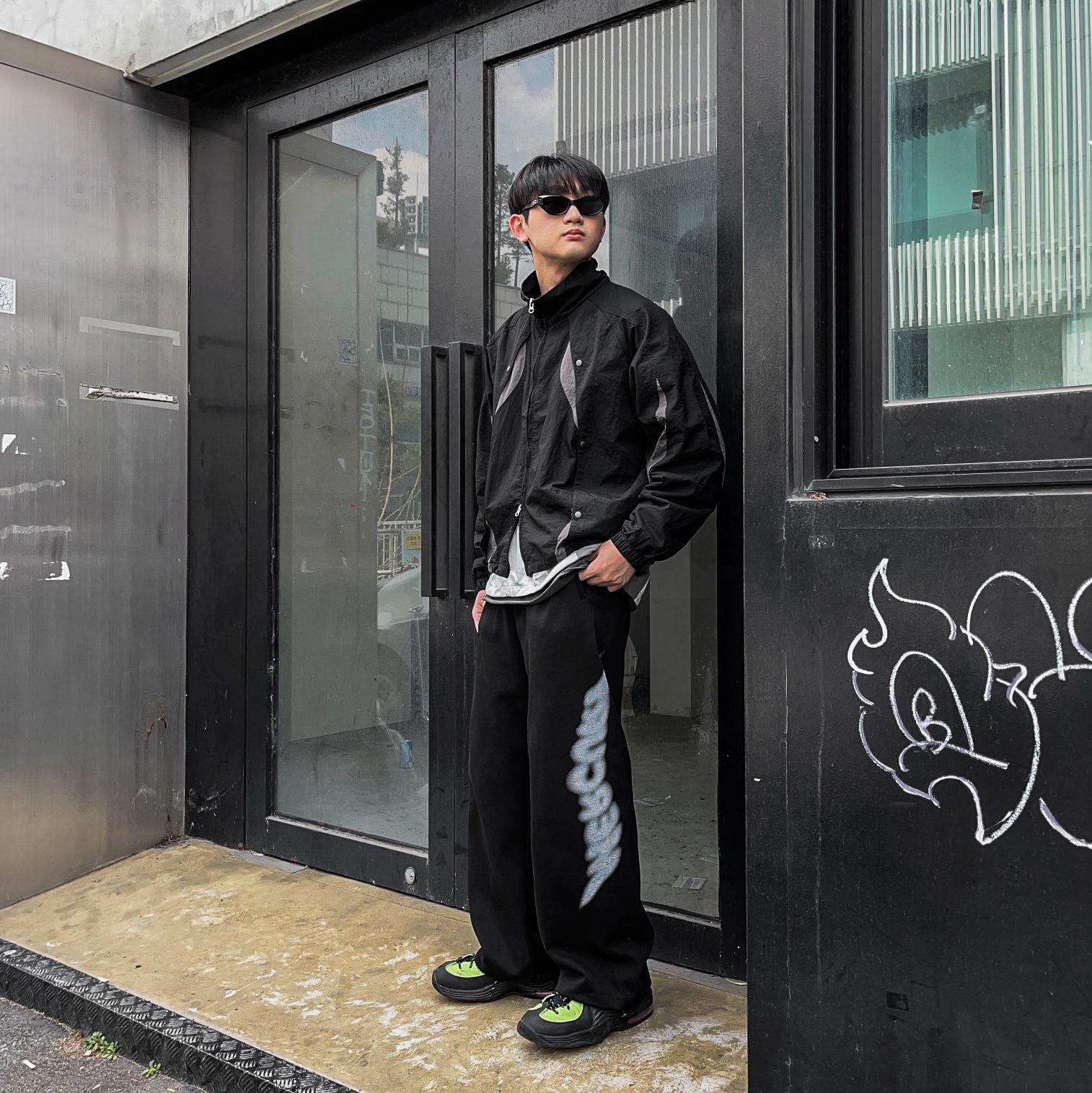 Nike x Stussy Air Penny II Vivid Green and Black 착용 스타일 - 2