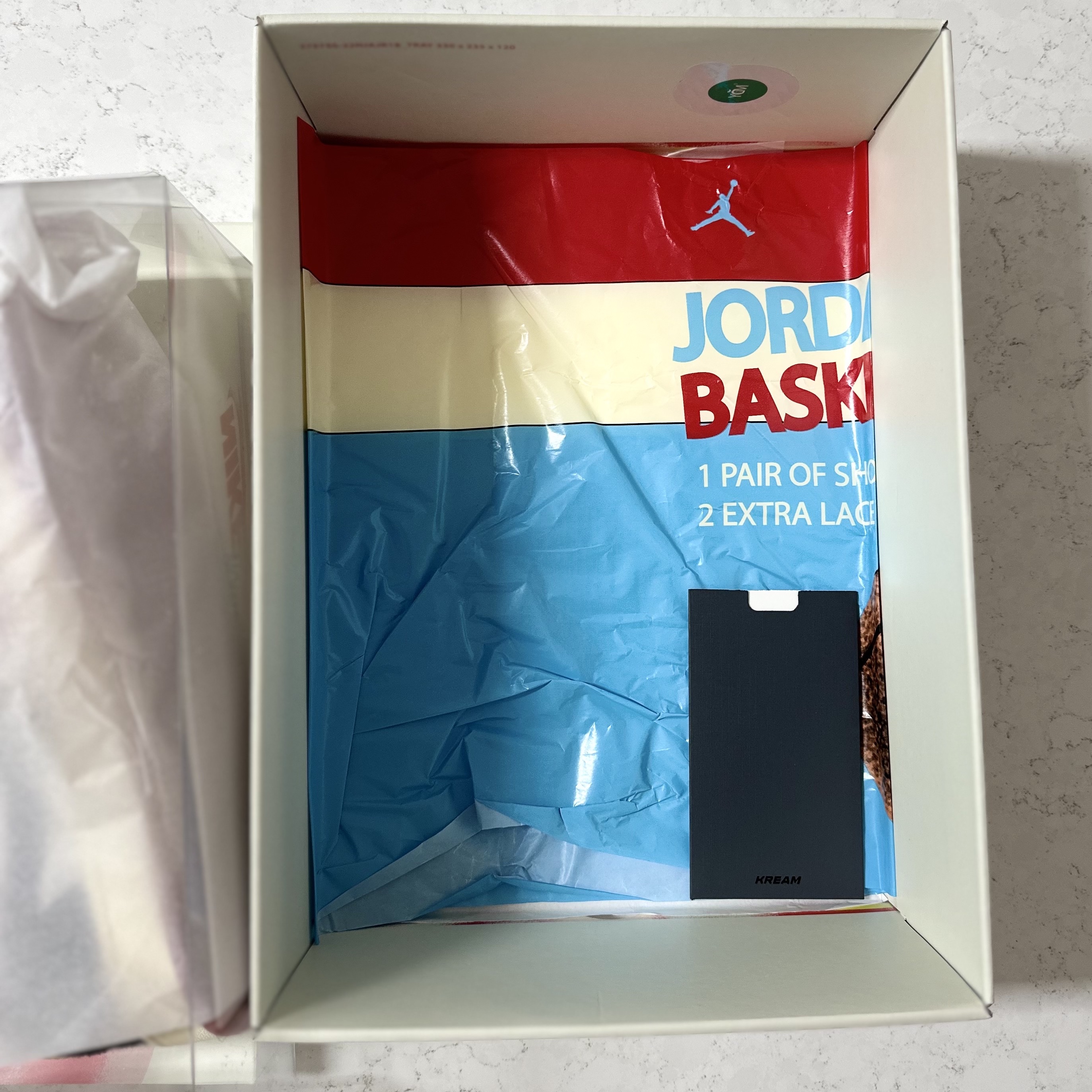 Jordan 1 x Trophy Room Retro Low OG SP Sail Varsity Red 착용 스타일 - 3