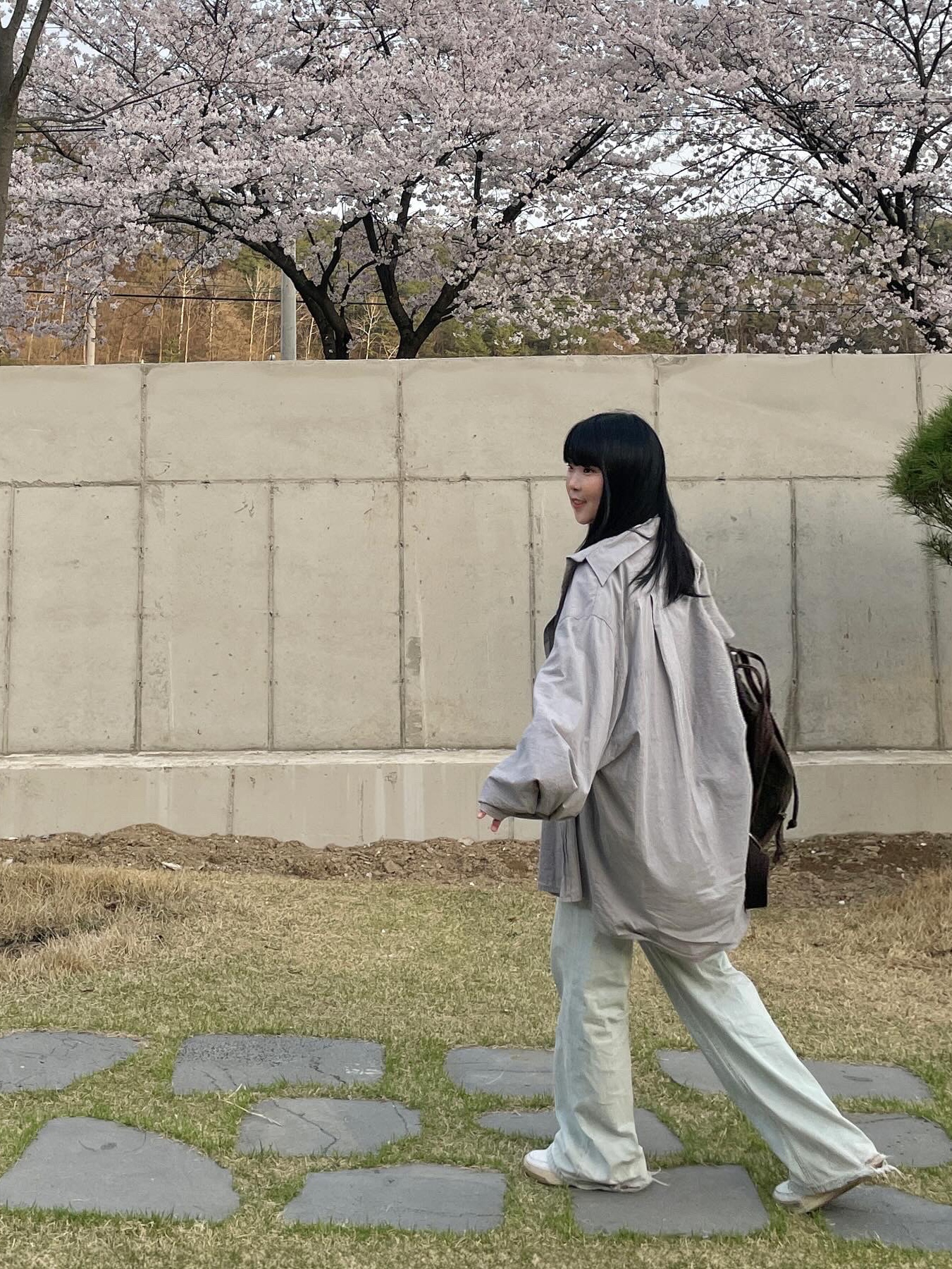 Acne Studios Perey Velcro Strap Sneakers White 착용 스타일 - 3