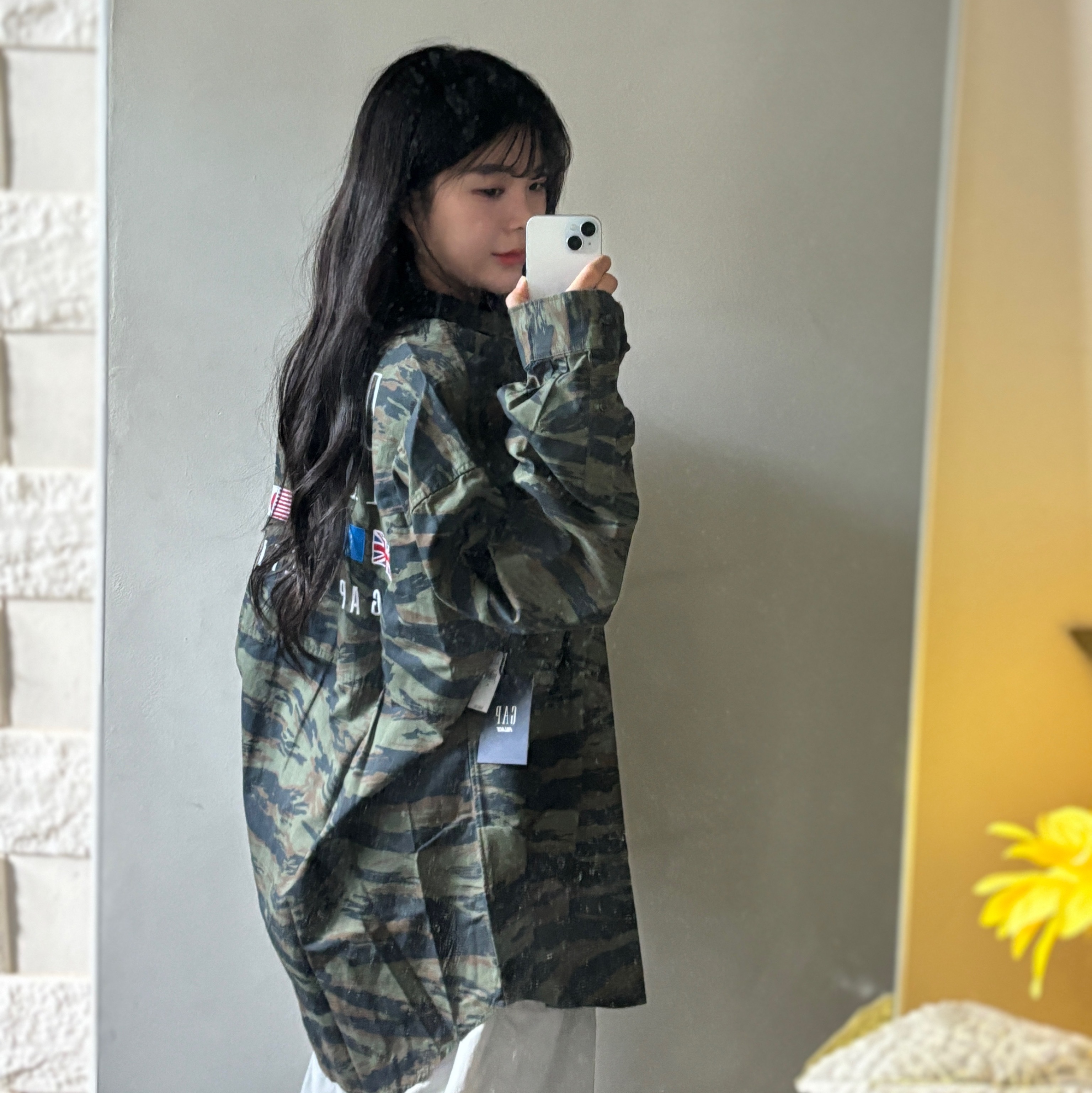 Palace x Gap Oxford Drop Shoulder Camo - 24SS 착용 스타일 - 3