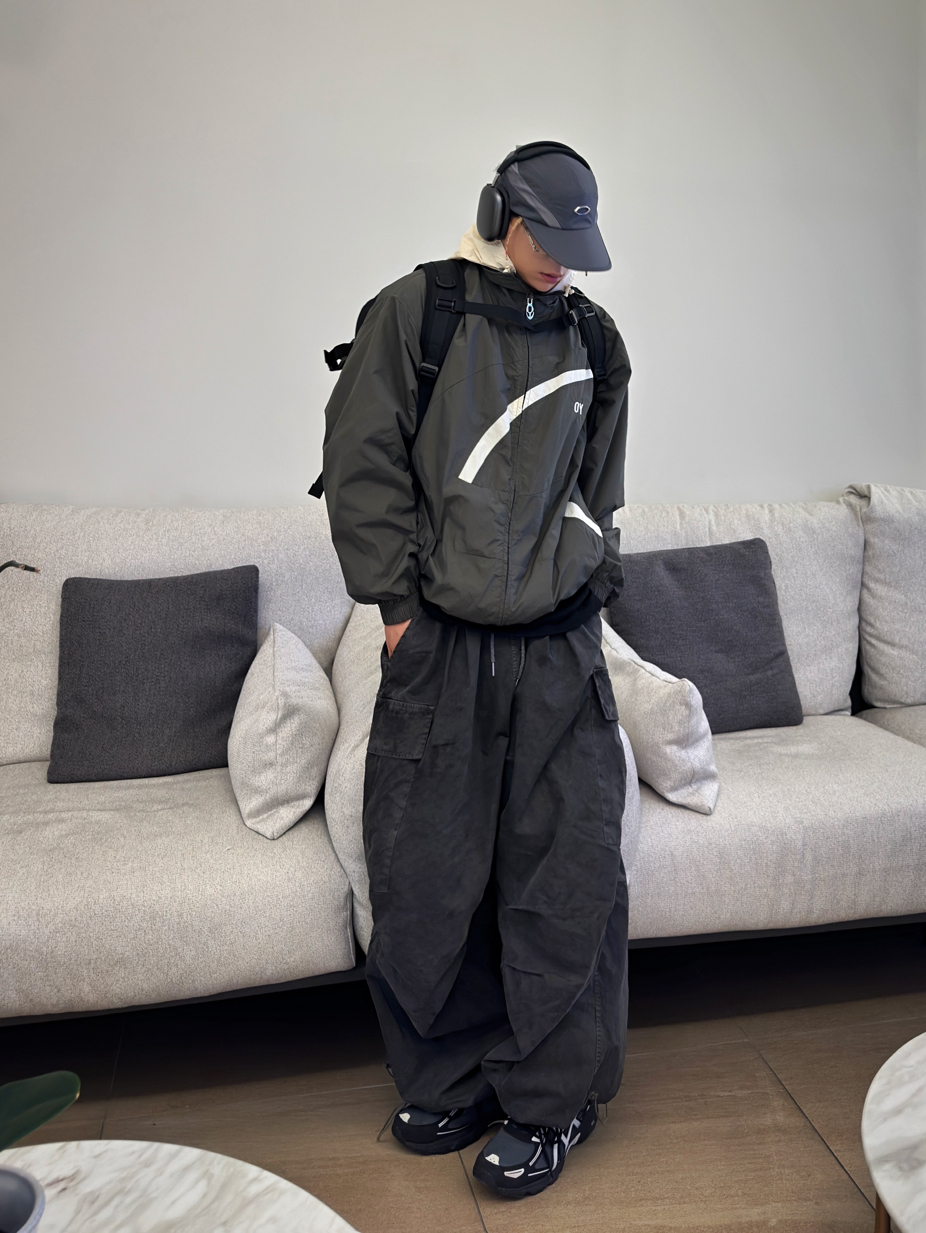 Apple AirPods Max Lightning Space Gray (Korean Ver.), Asics Gel-Venture 6 Carrier Grey 착용 스타일 - 1