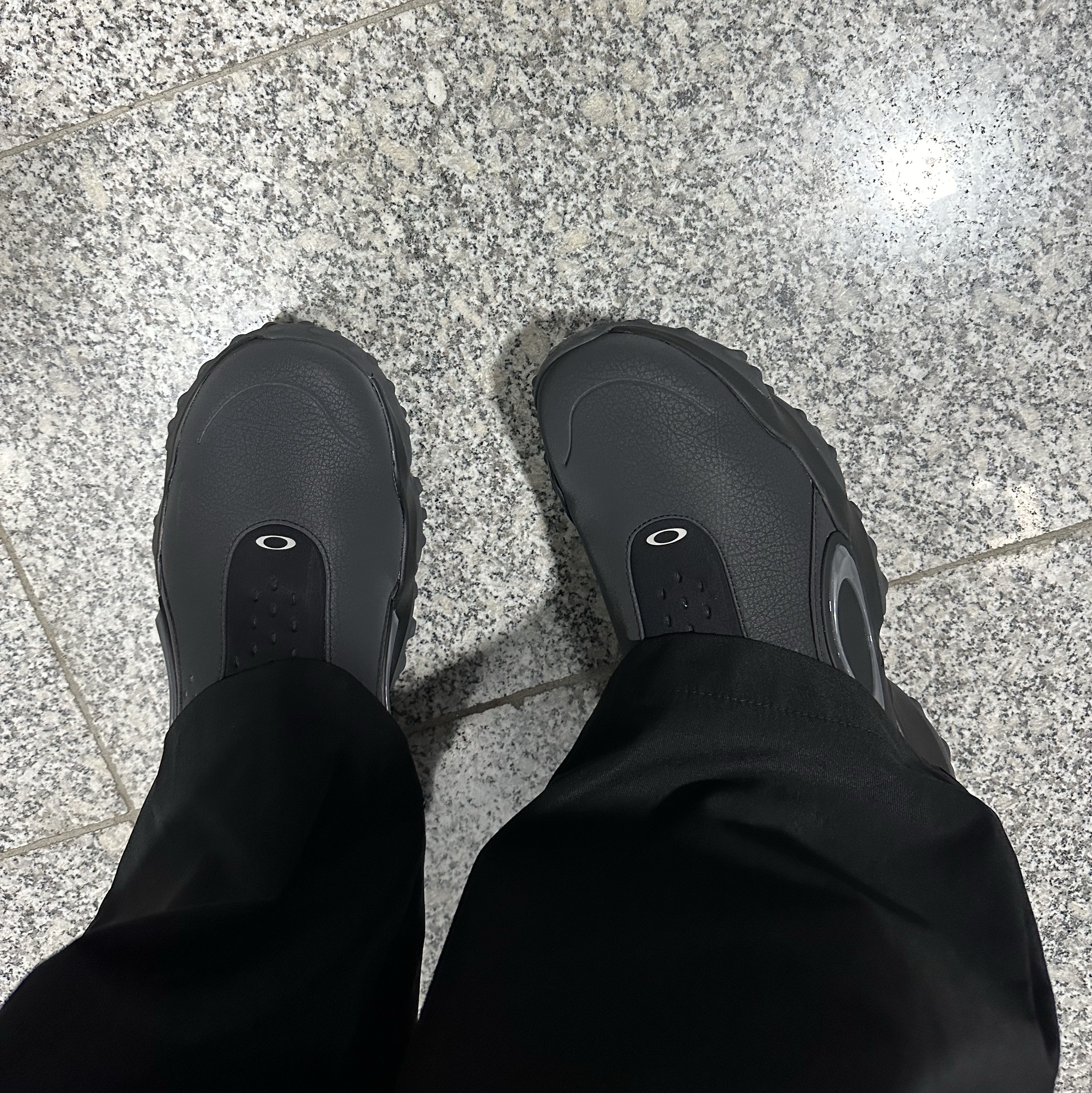 Oakley Edge Icon Blackout, Reebok x Needles Beatnik Moc Core Black Extreme Purple 착용 스타일 - 1
