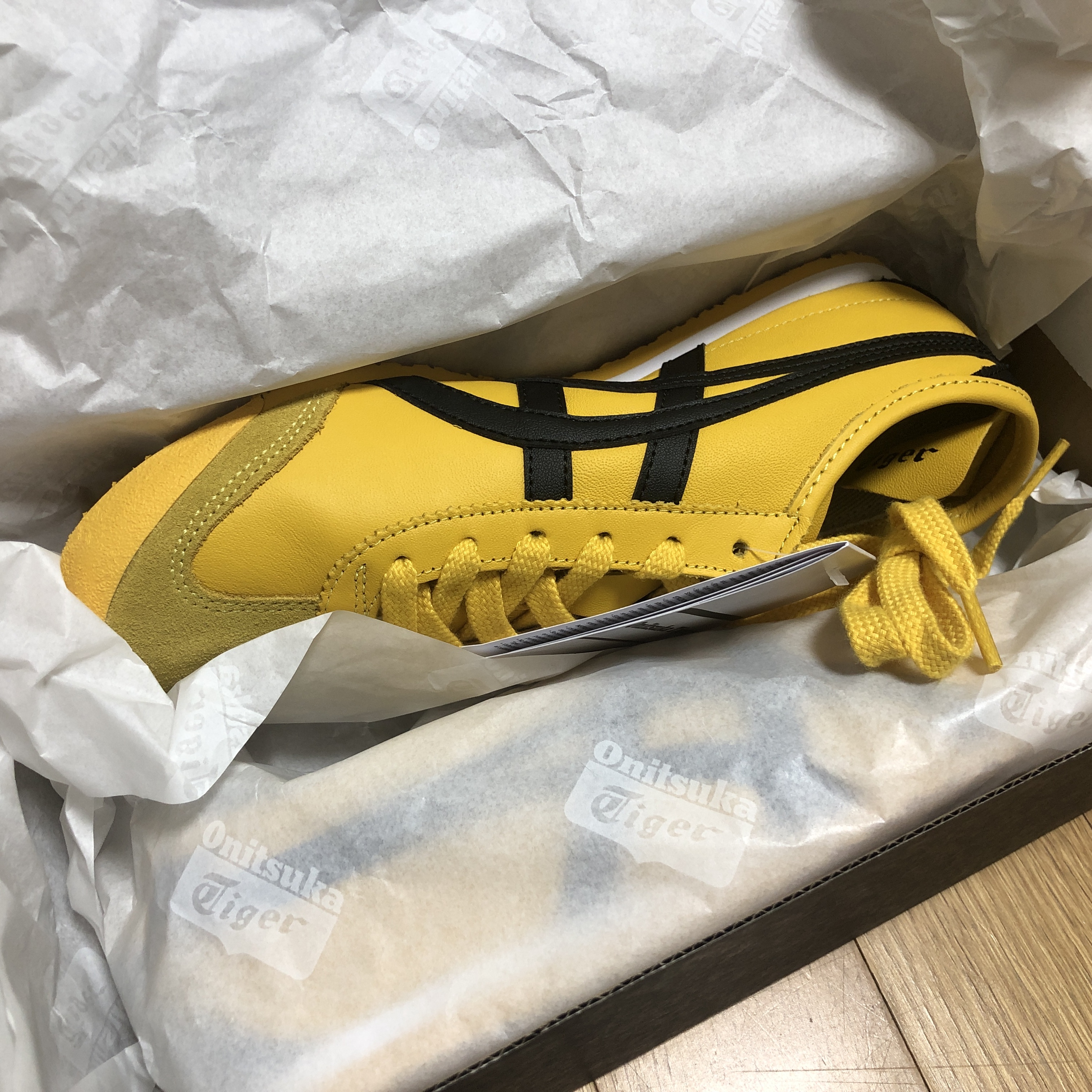 Onitsuka Tiger Mexico 66 Yellow Black 착용 스타일