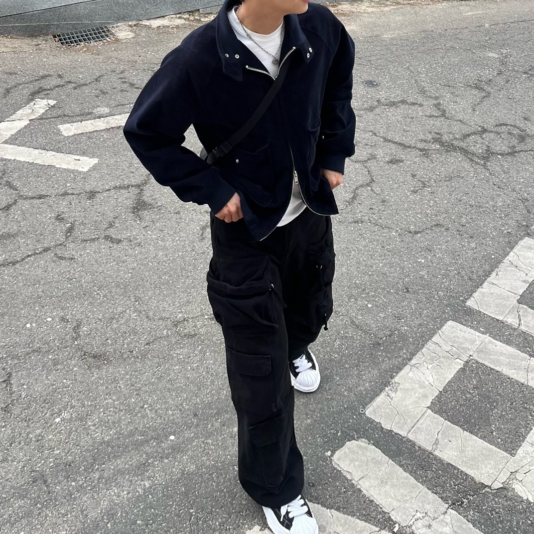 Zara Utility Pocket Pants Black 착용 스타일 - 1
