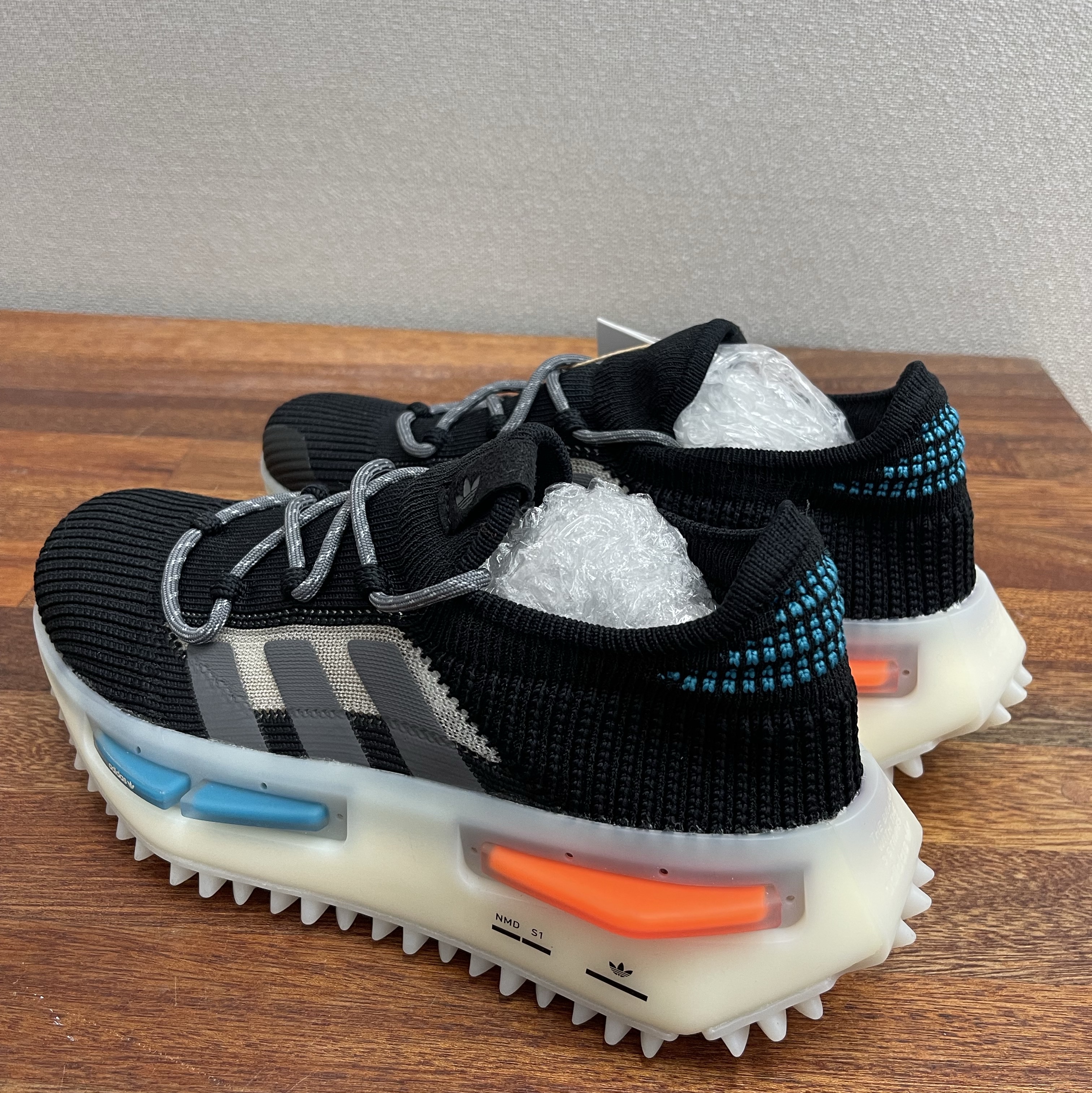 Adidas NMD S1 Core Black Grey Five 착용 스타일 - 4