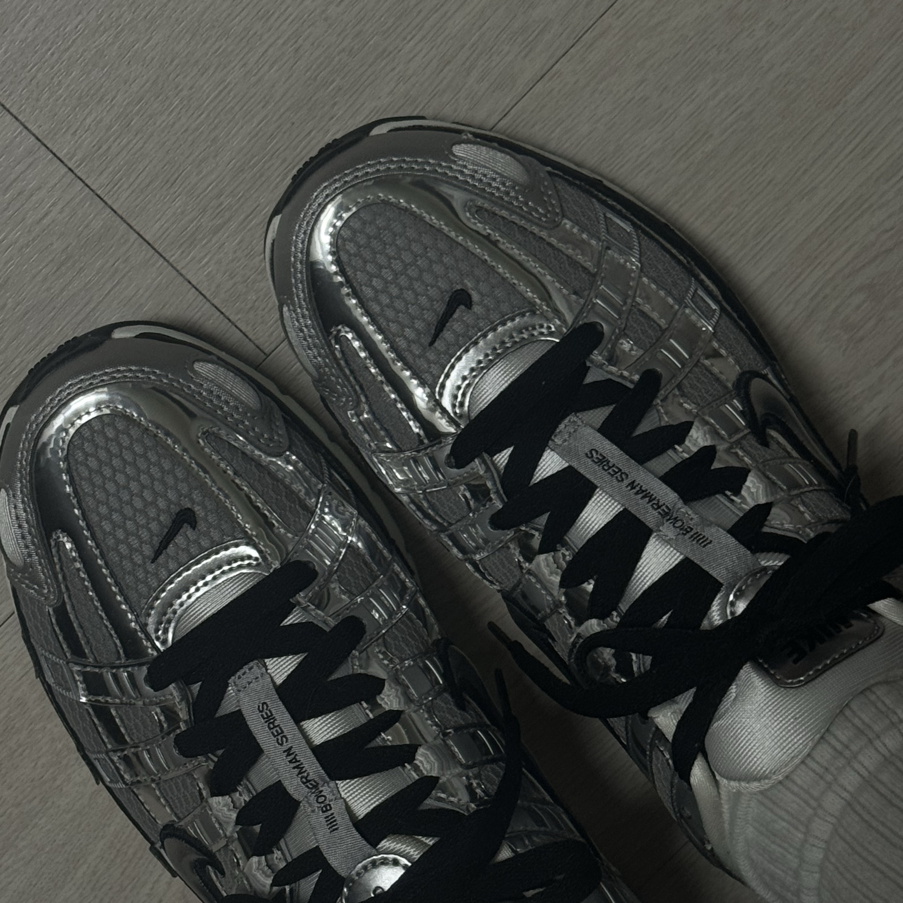 Nike P-6000 Metallic Silver 착용 스타일