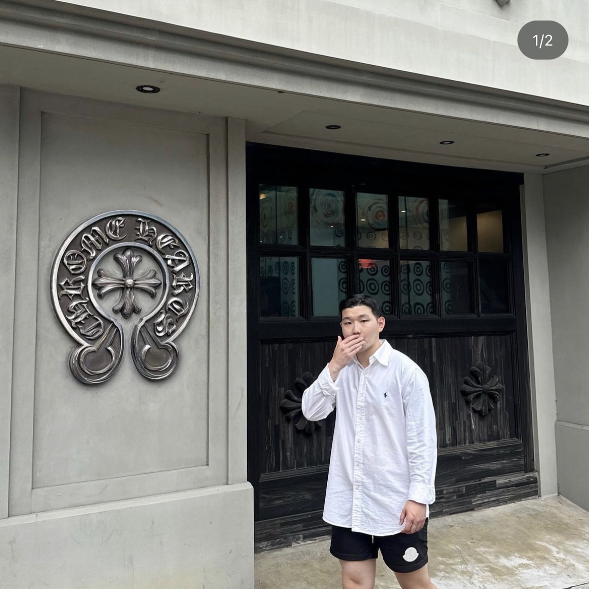 [30% 적립] Polo Ralph Lauren Classic Fit Garment Dyed Oxford Shirt White, Moncler Drawcord Swim Shorts Black - 23SS 착용 스타일