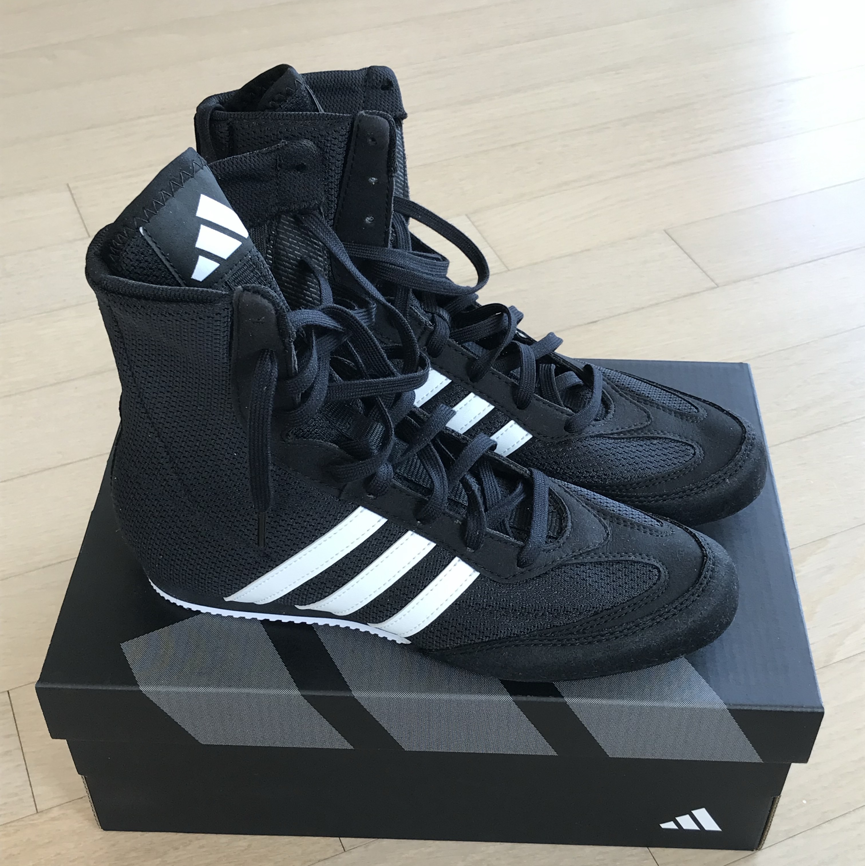 Adidas Box Hog 2.0 Boots Core Black Cloud White 착용 스타일 - 3