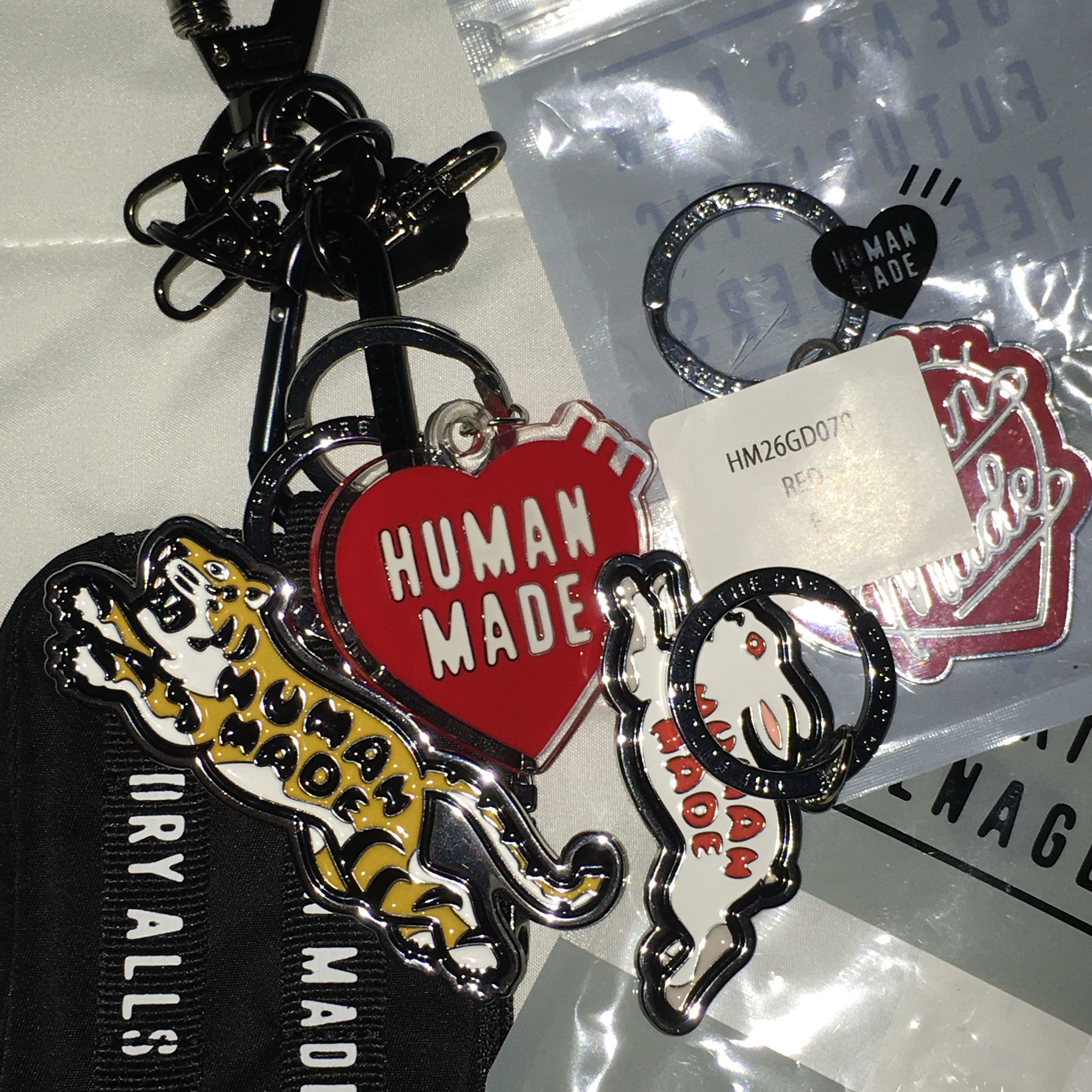 Human Made Military Card Case Black, Human Made Heart Keyring Red 착용 스타일