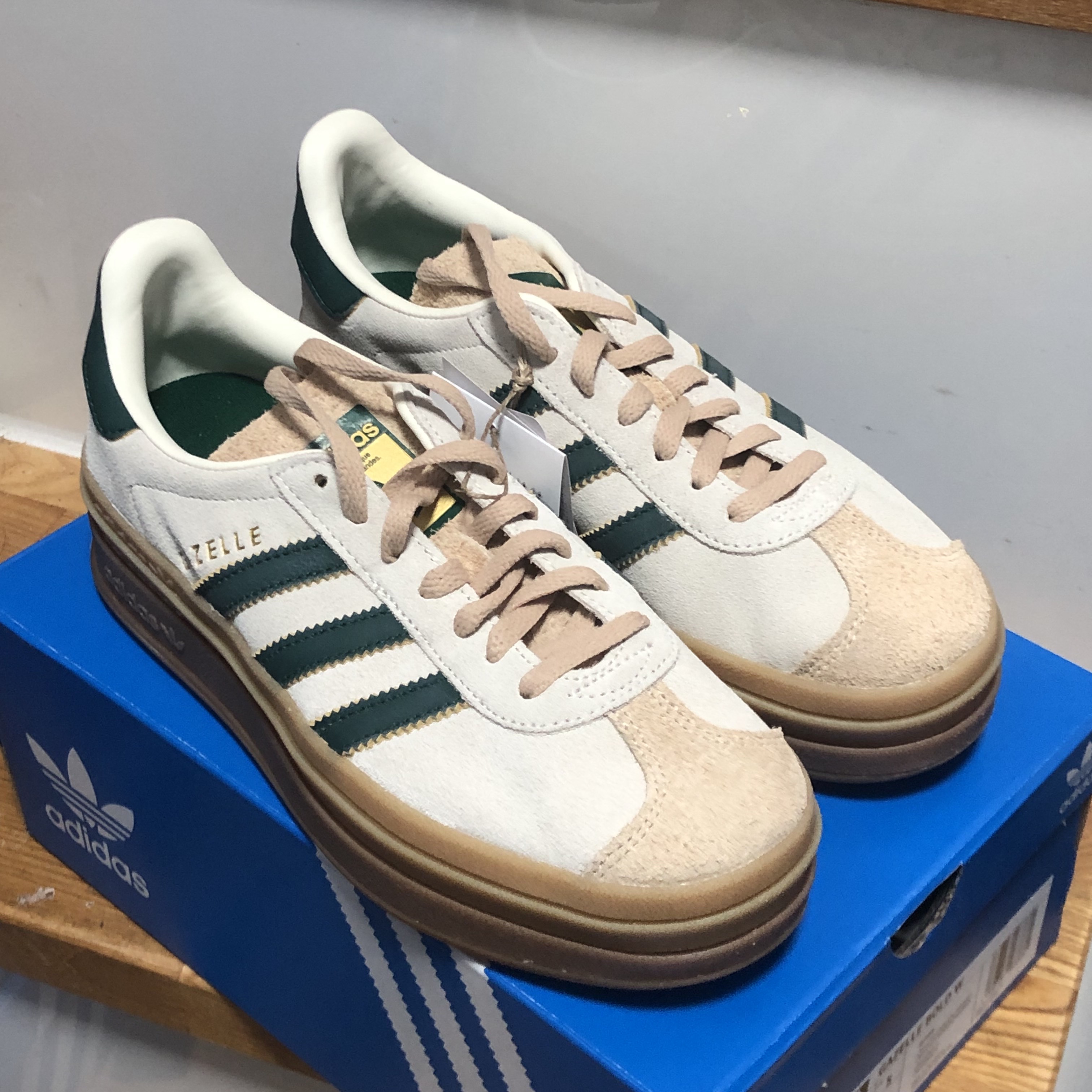 (W) Adidas Gazelle Bold Cream White Collegiate Green 착용 스타일