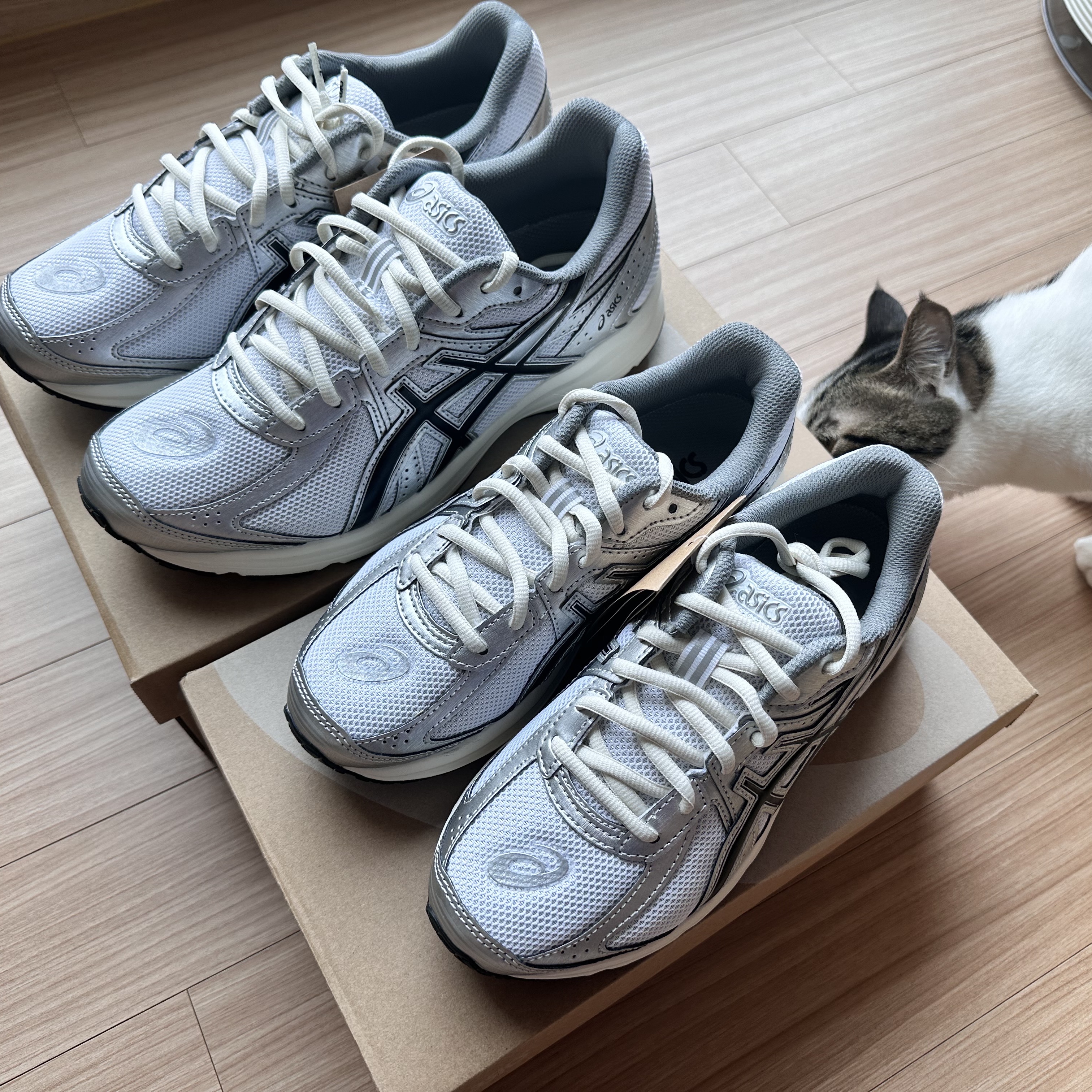 Asics Jog 100 S White Black - 2E Wide 착용 스타일 - 1