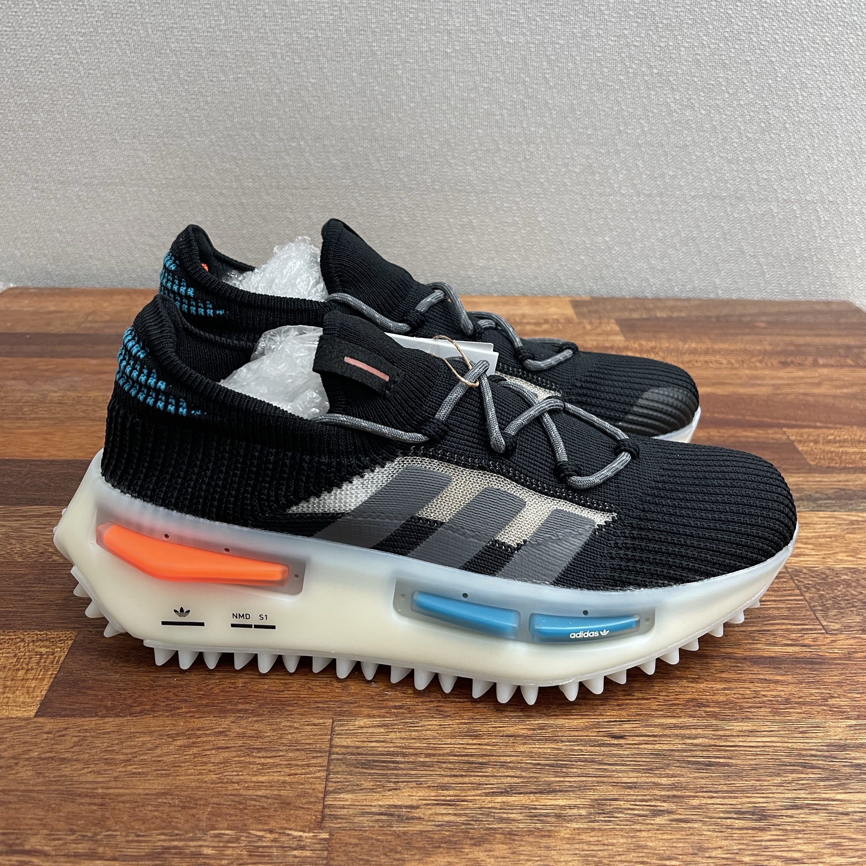 Adidas NMD S1 Core Black Grey Five 착용 스타일 - 2