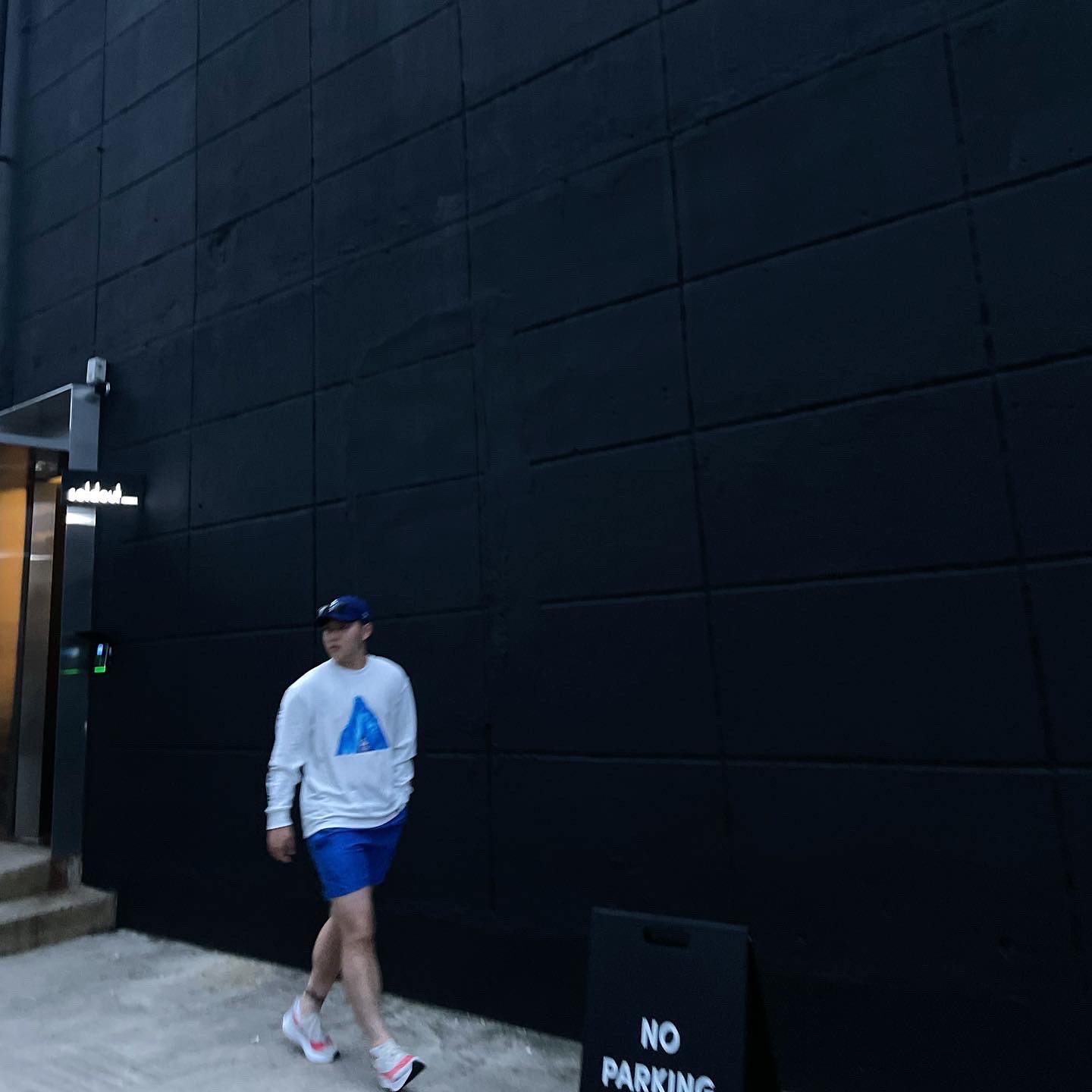 Nike ACG Ice Cave Long Sleeve T-Shirt Summit White - Asia, Nike Swim Essential 5 Inch Volley Shorts Game Royal 착용 스타일