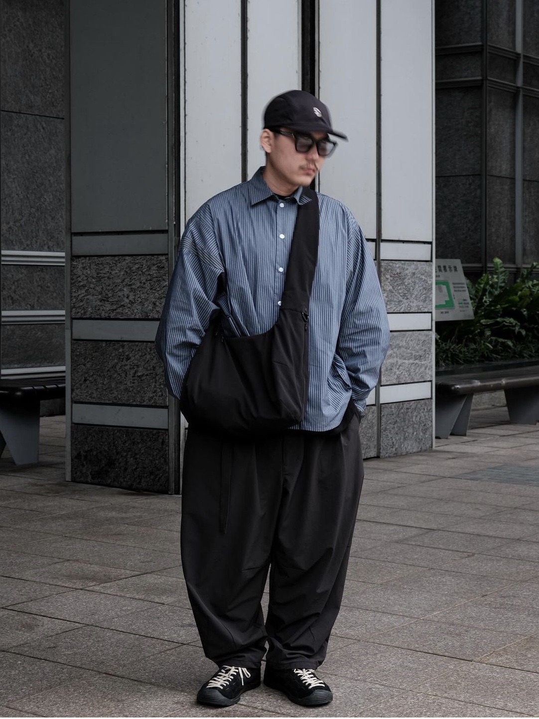 Tightbooth Balloon Pants Black 착용 스타일 - 3