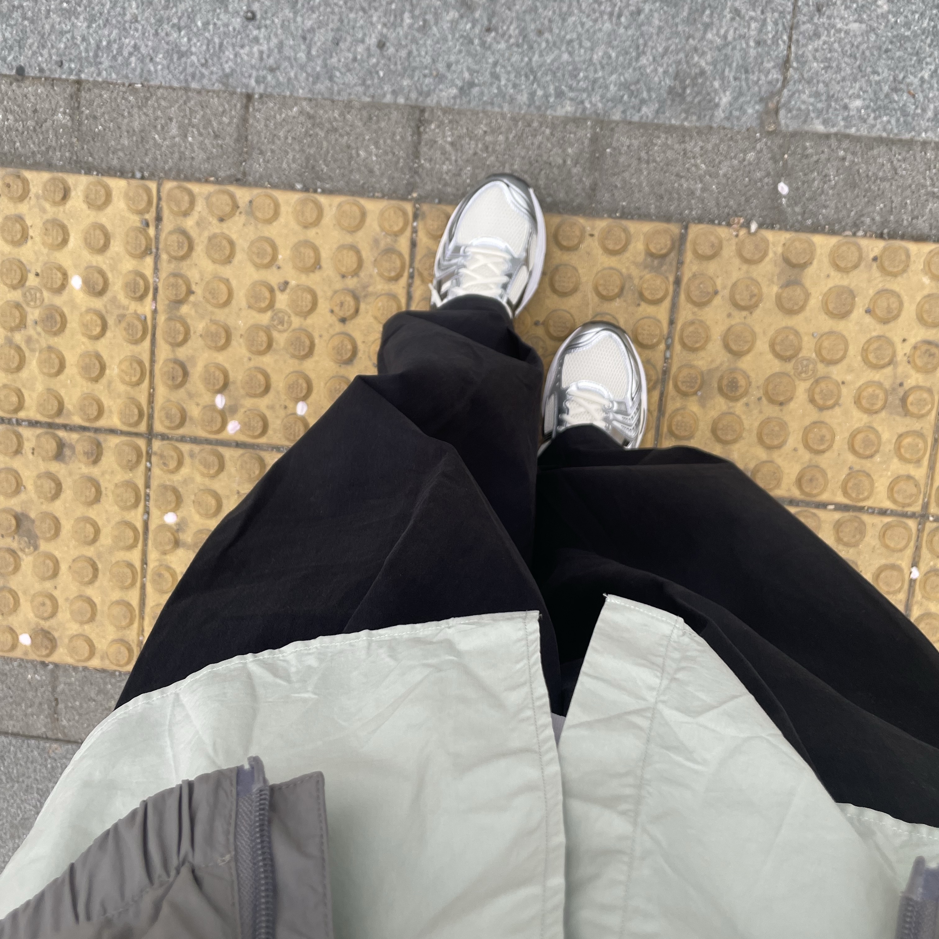 Asics Gel-Kayano 14 Cream Black 착용 스타일 - 3