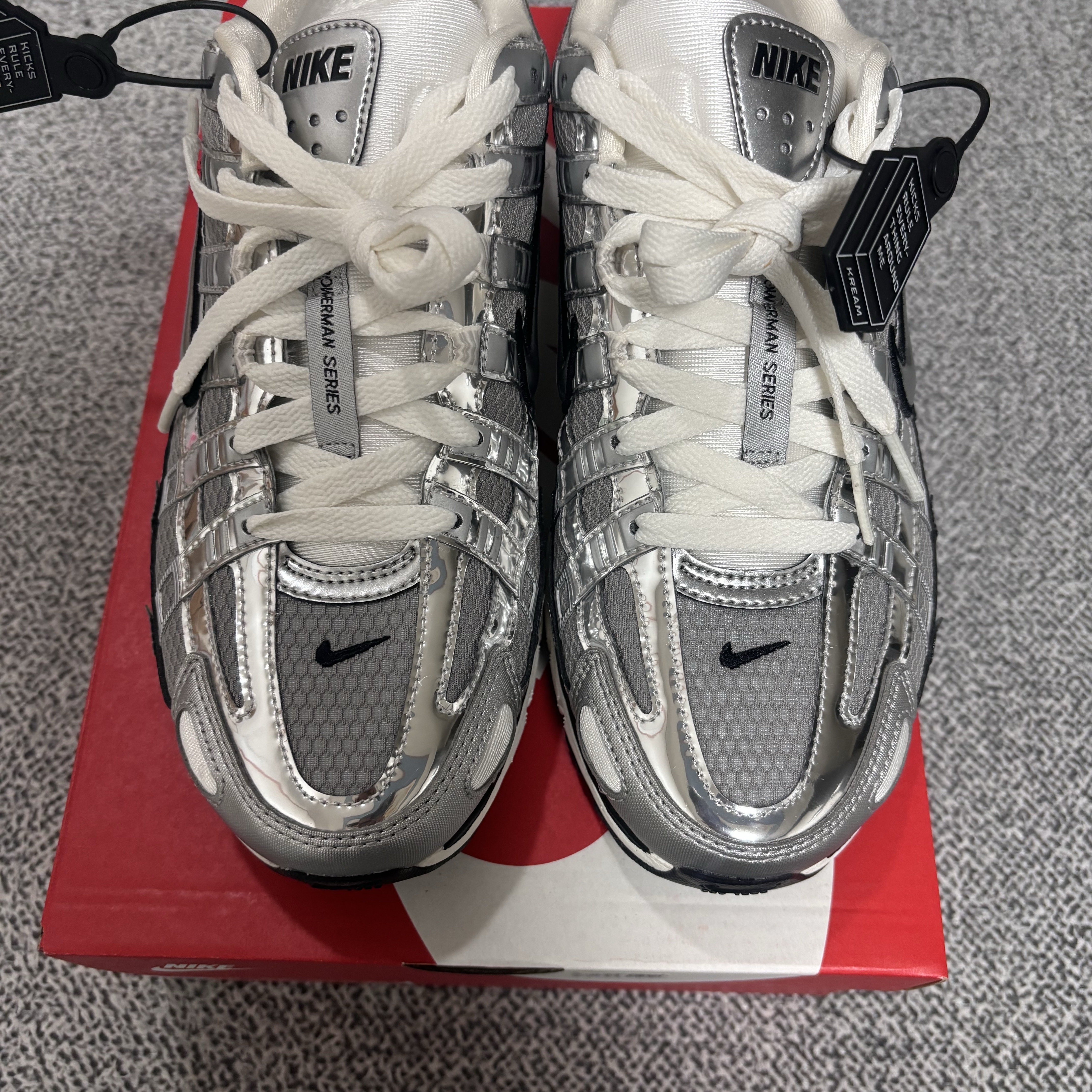 Nike P-6000 Metallic Silver 착용 스타일