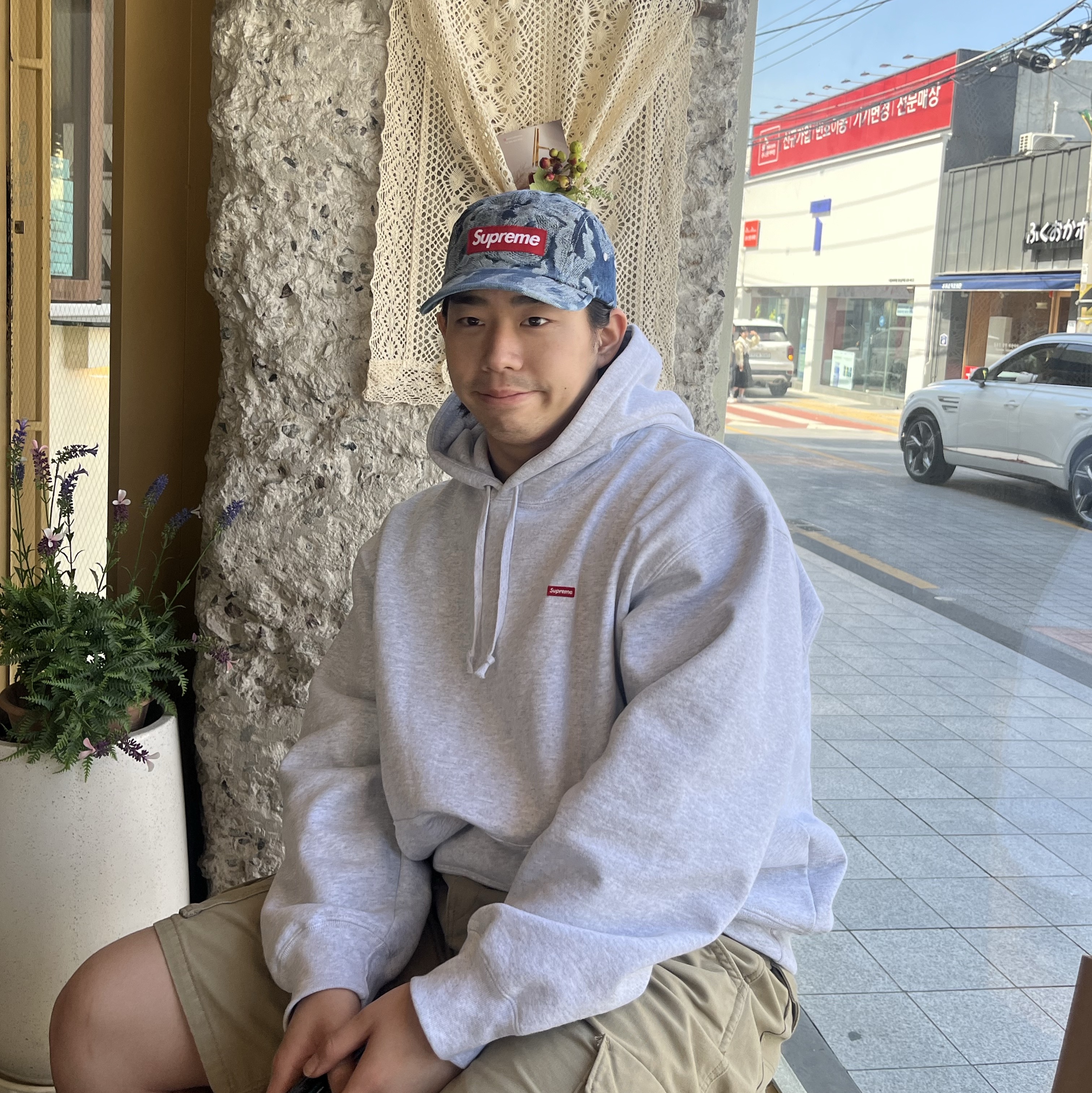 Supreme Small Box Hooded Sweatshirt Ash Grey - 24SS, Supreme Flames Jacquard Denim Camp Cap Washed Indigo - 23SS 착용 스타일
