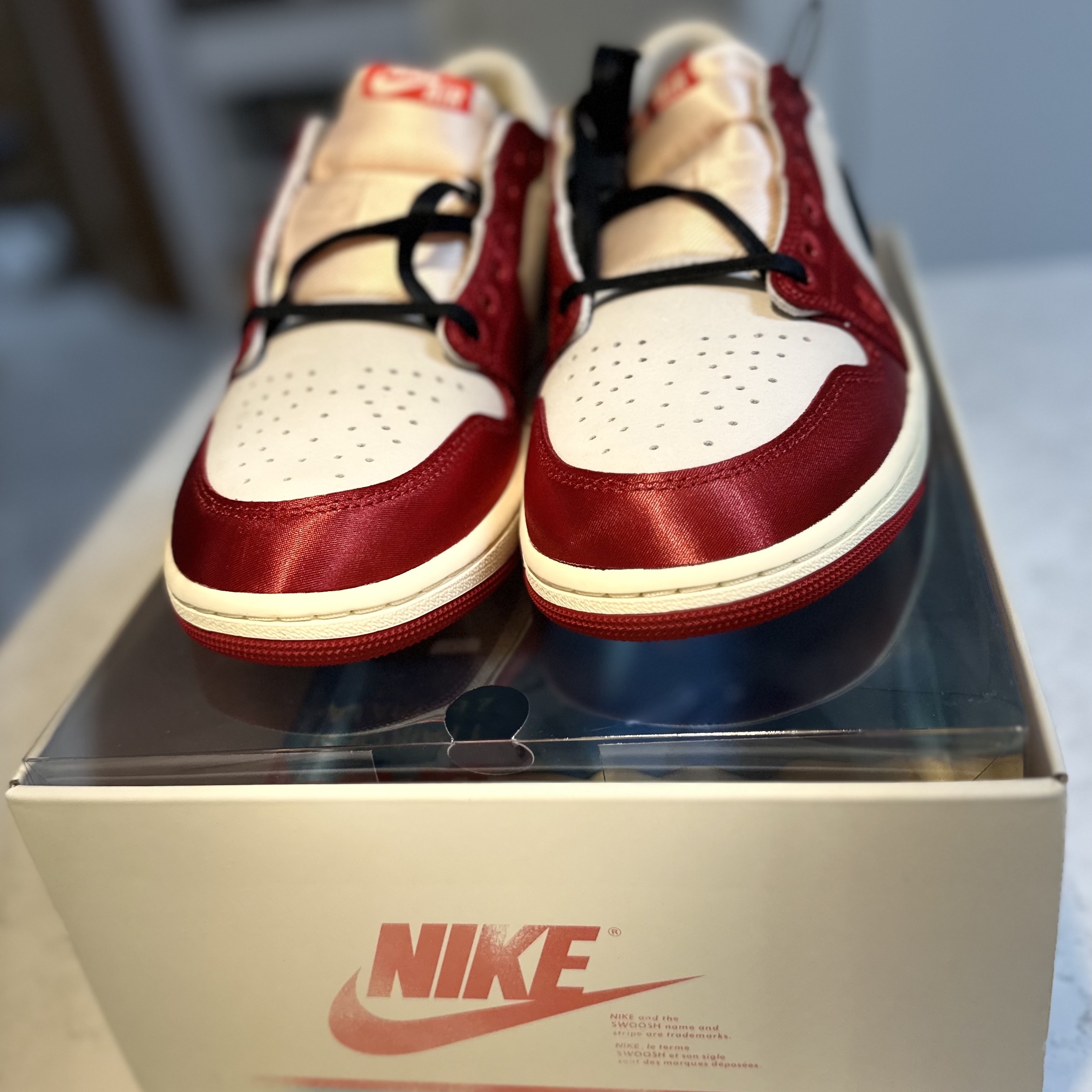 Jordan 1 x Trophy Room Retro Low OG SP Sail Varsity Red 착용 스타일 - 8