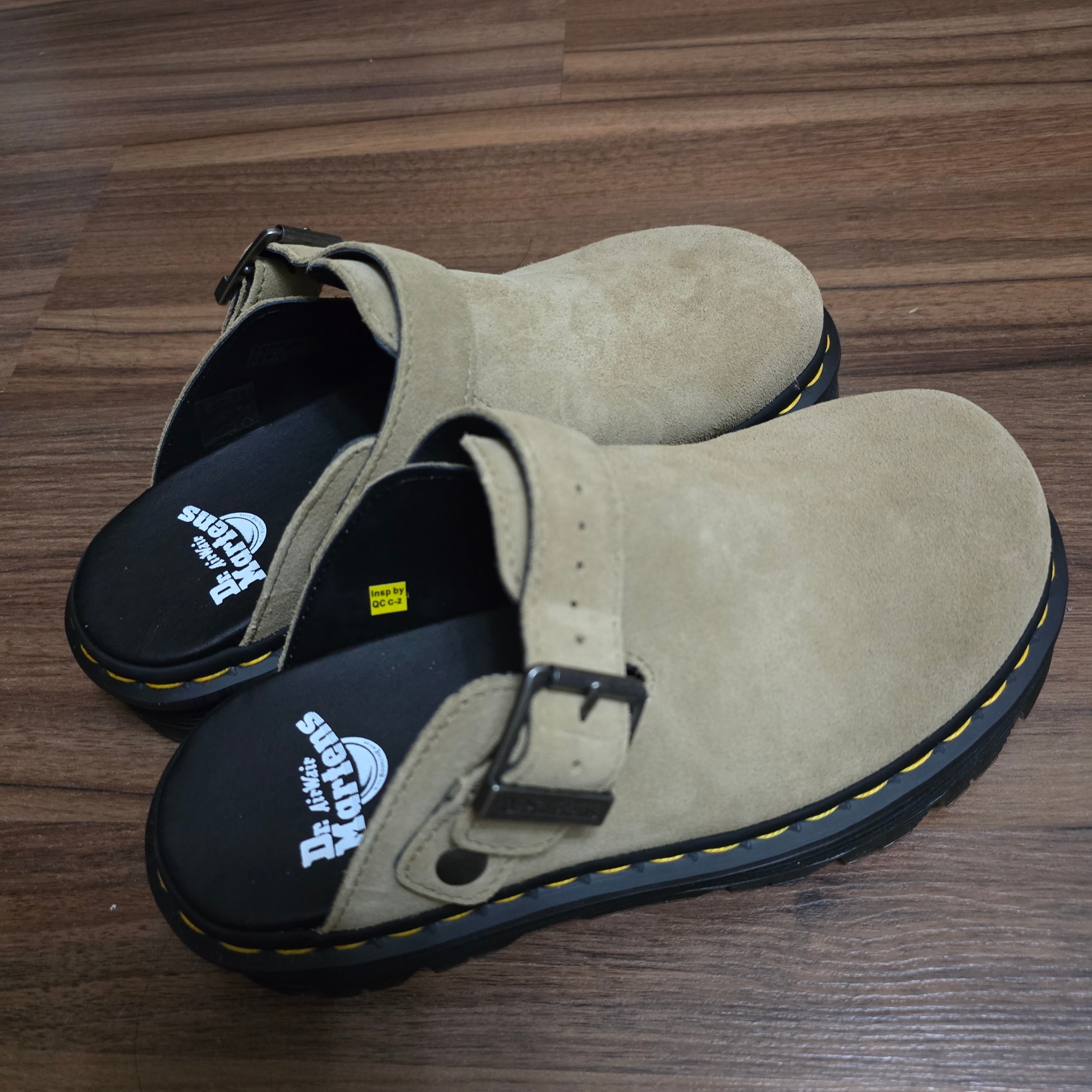 Dr. Martens Zebzag Suede Casual Slingback Platform Mules Savannah Tan 착용 스타일