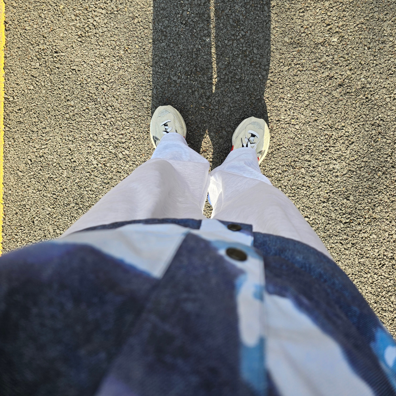 Supreme x The North Face Bleached Denim Print Mountain Jacket Indigo - 21FW, Nike x Sacai VaporWaffle Royal Fuchsia 착용 스타일 - 3