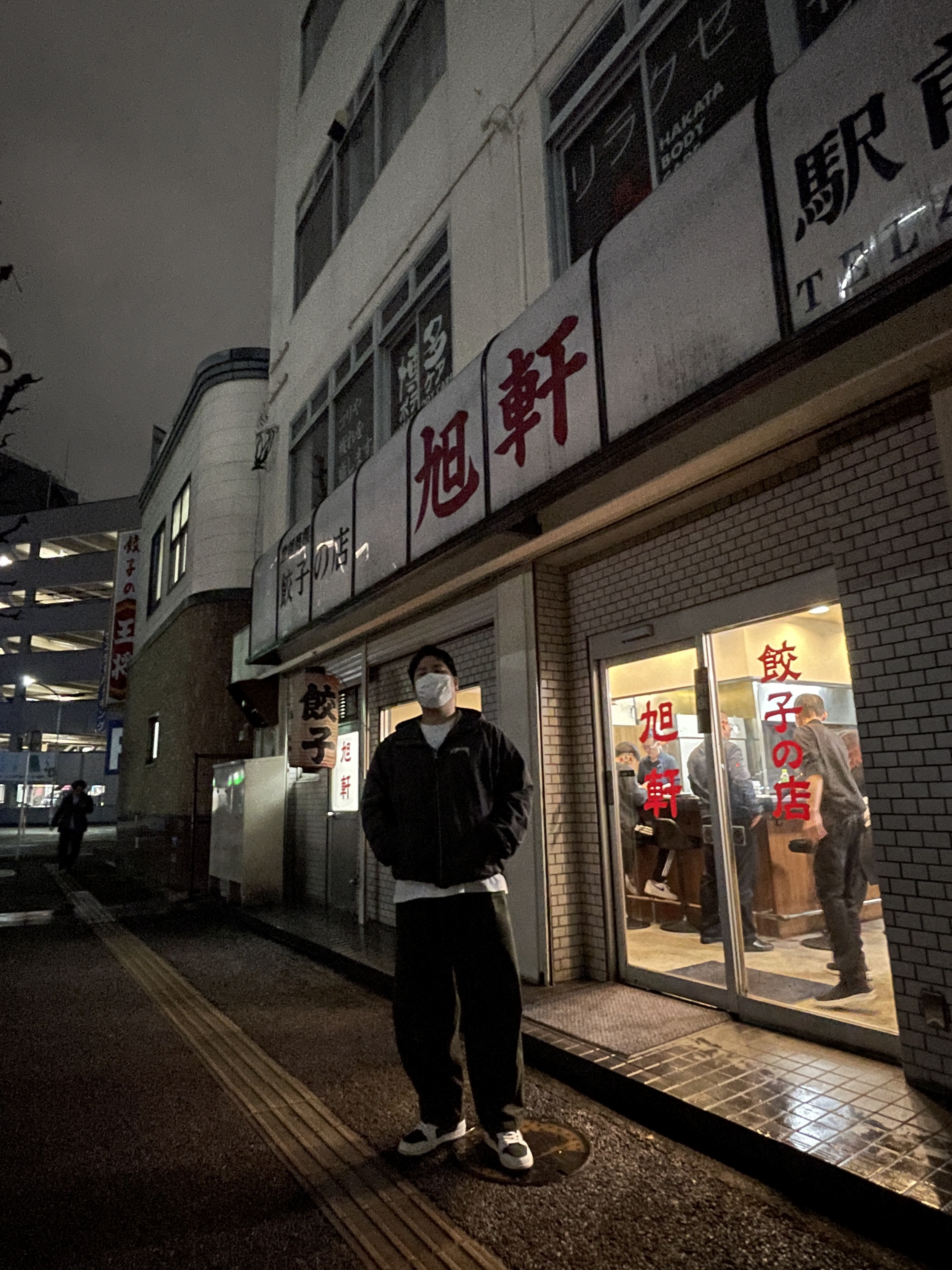 Stussy Wave Dye Beach Shell Jacket Black, (W) Jordan 1 x Travis Scott Retro Low OG SP Medium Olive 착용 스타일