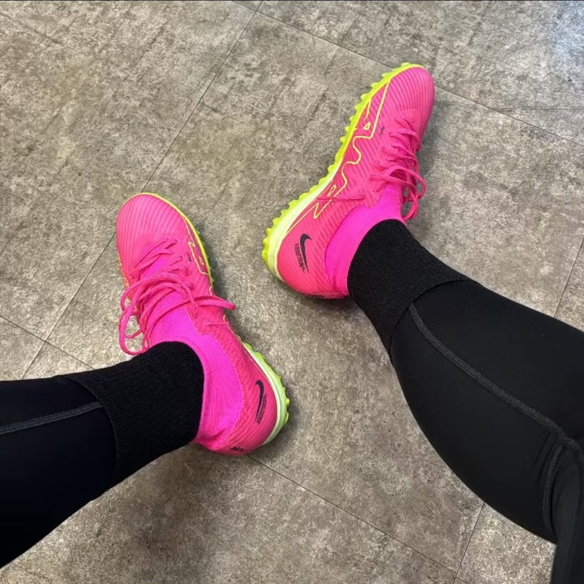 Nike Zoom Mercurial Superfly 9 Academy TF Pink Blast 착용 스타일