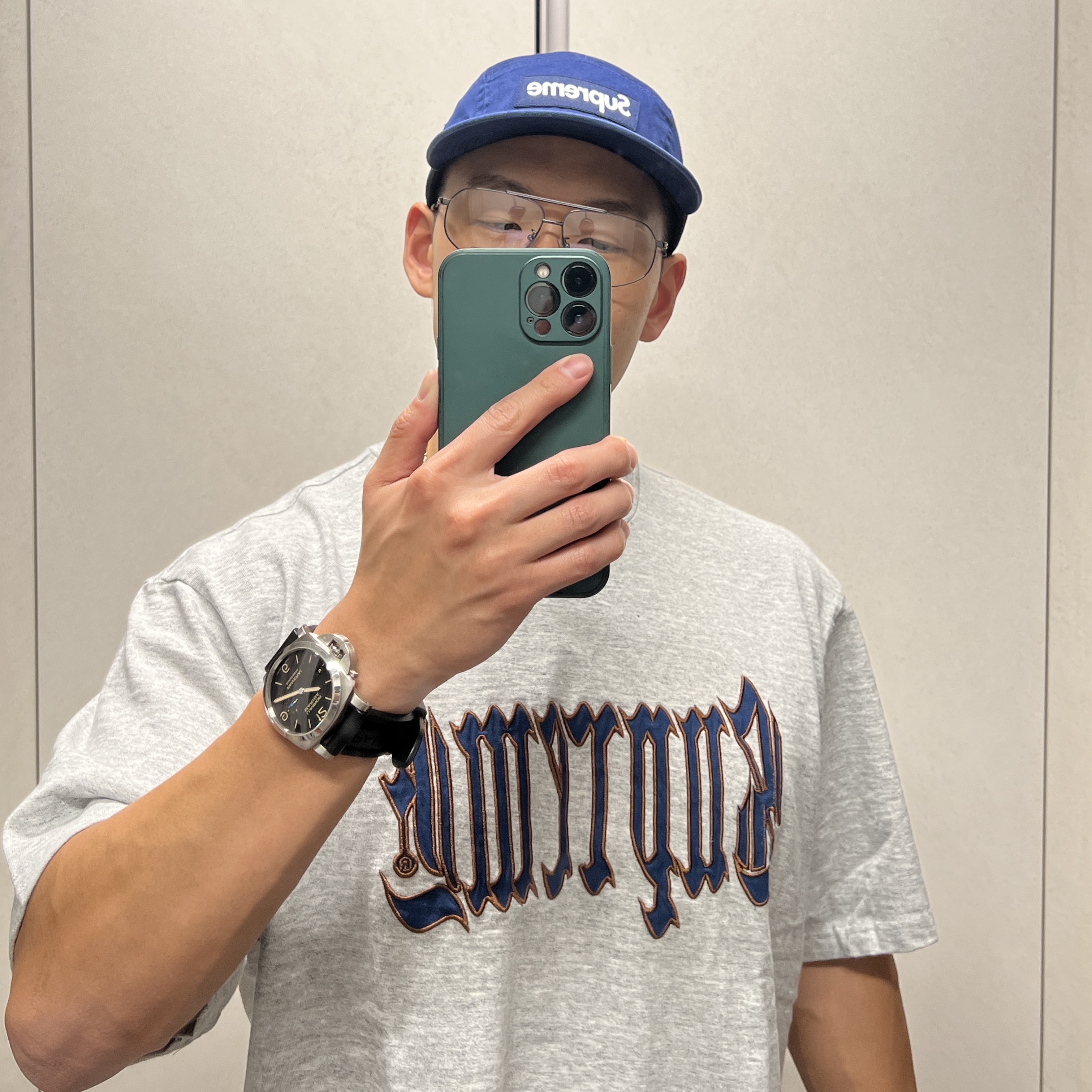 Supreme Old English S/S Top Heather Grey - 24SS, Supreme Old English S/S Top Black - 24SS 착용 스타일
