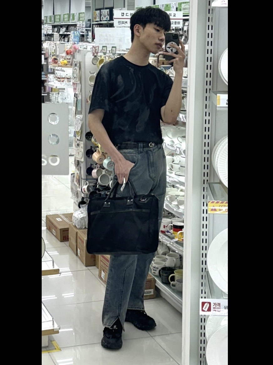 BLR Destroyed Gradation Bleached Short Sleeve T-Shirt Black 착용 스타일 - 2