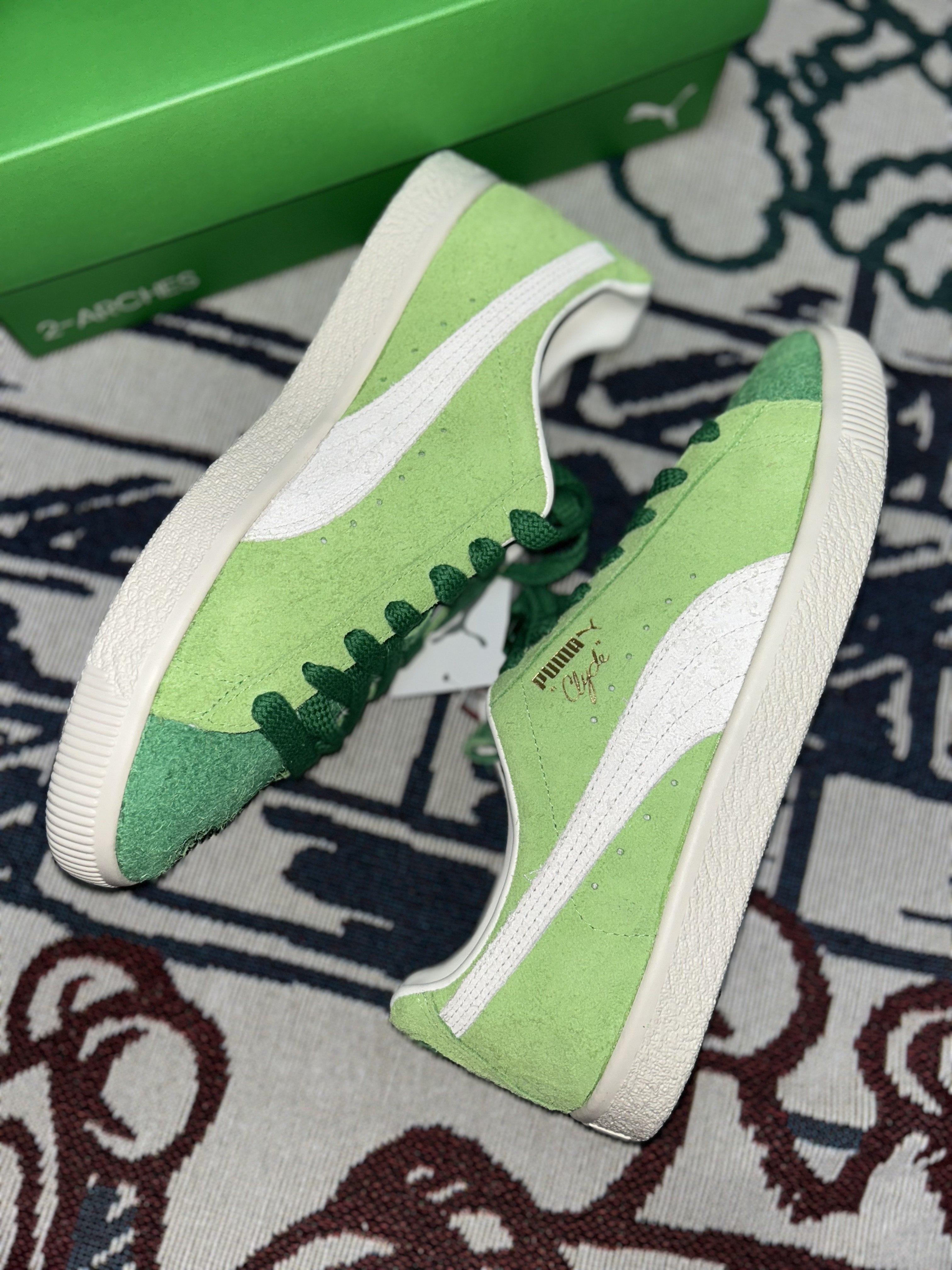 Puma x Balansa Clyde Pitch Green Frosted Ivory 착용 스타일 - 5