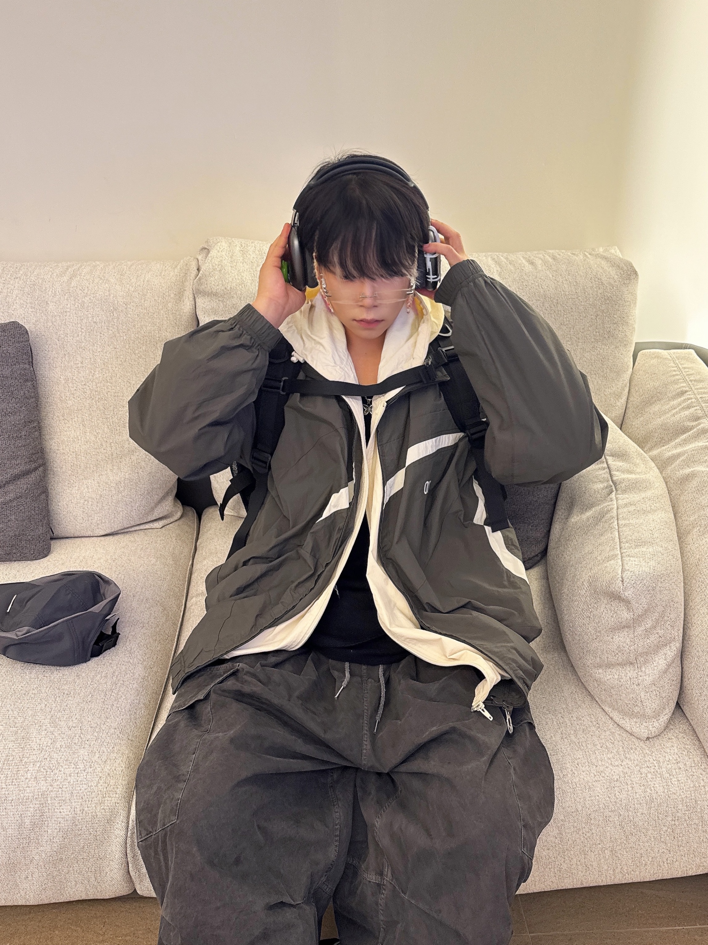 Apple AirPods Max Lightning Space Gray (Korean Ver.), Asics Gel-Venture 6 Carrier Grey 착용 스타일 - 5