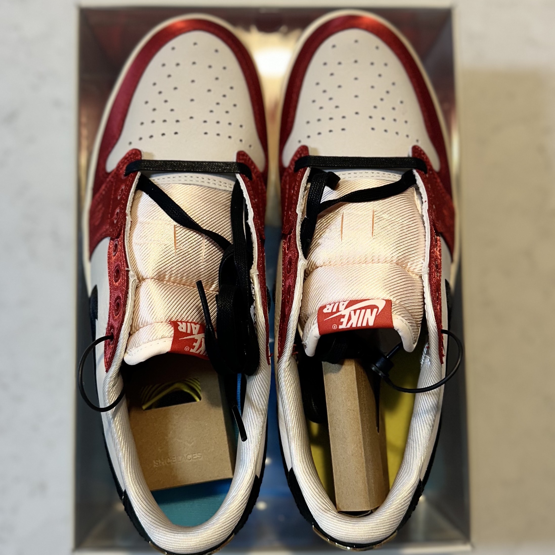 Jordan 1 x Trophy Room Retro Low OG SP Sail Varsity Red 착용 스타일 - 4