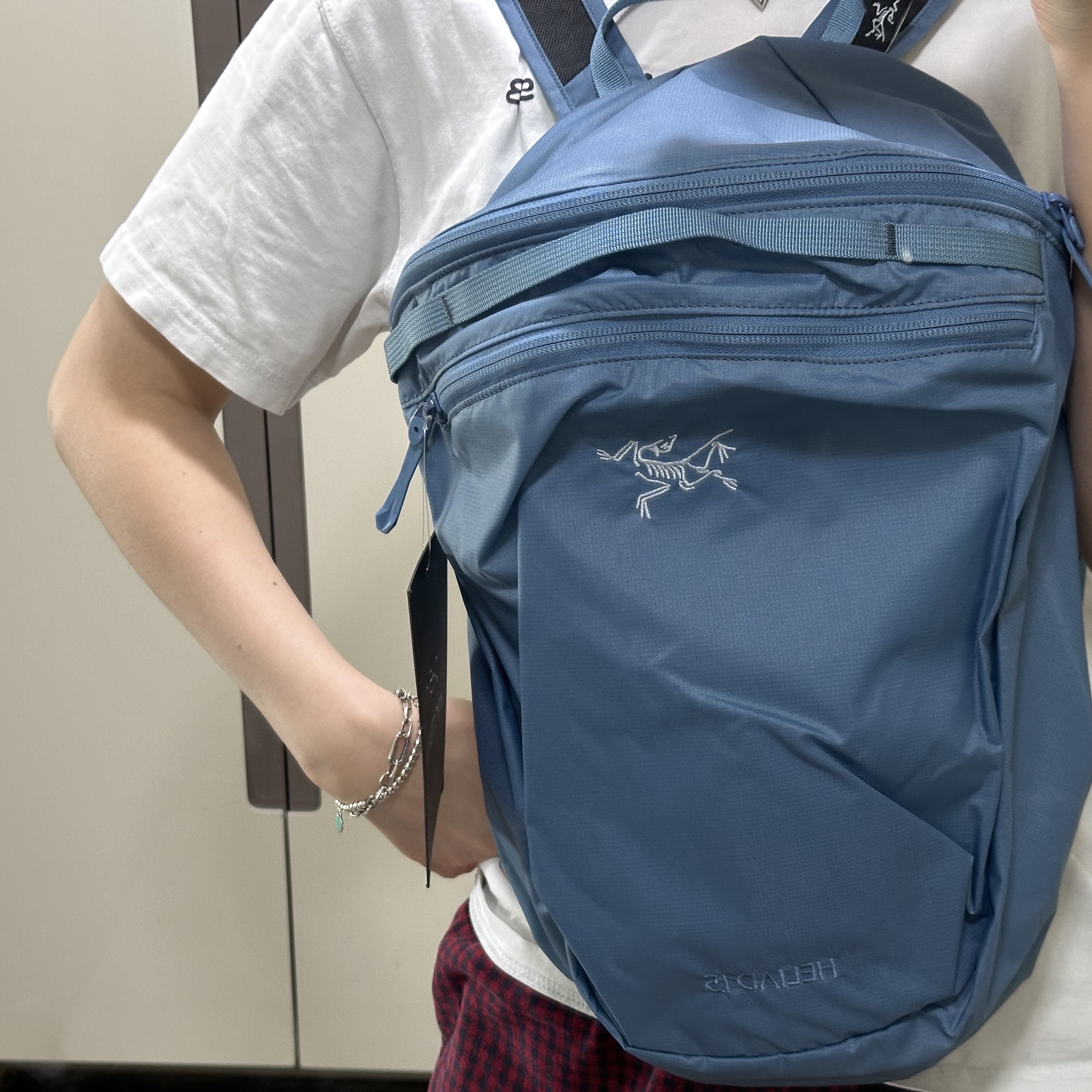 Arc'teryx Heliad 15 Backpack Stone Wash, Arc'teryx Heliad 15 Backpack Black 착용 스타일 - 1