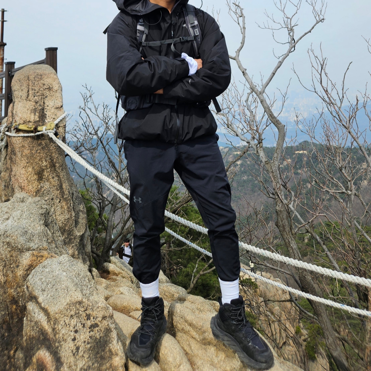 Hoka Anacapa Mid Gore-Tex Black 착용 스타일