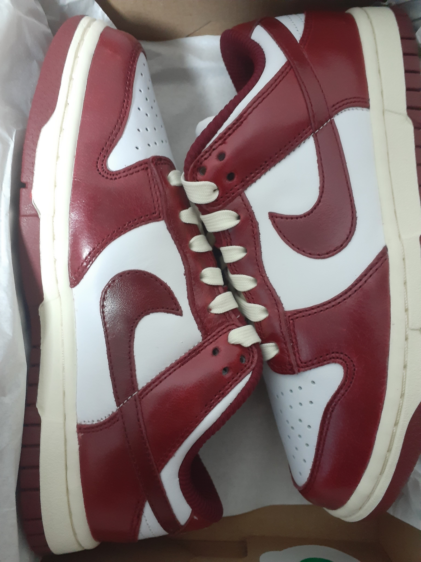 (W) Nike Dunk Low Retro PRM Team Red and White 착용 스타일