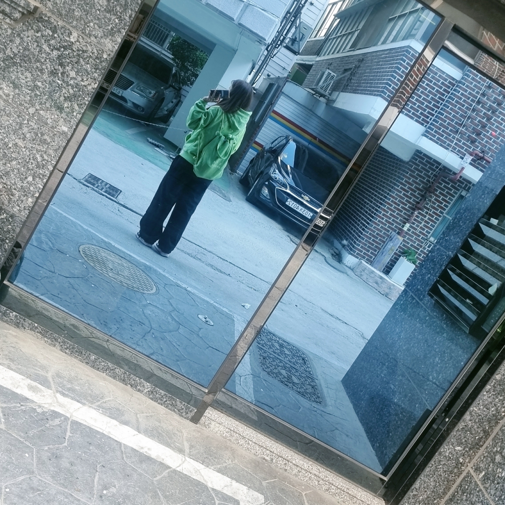 IAB Studio Pigment Hoodie & Sack Apple Green 착용 스타일
