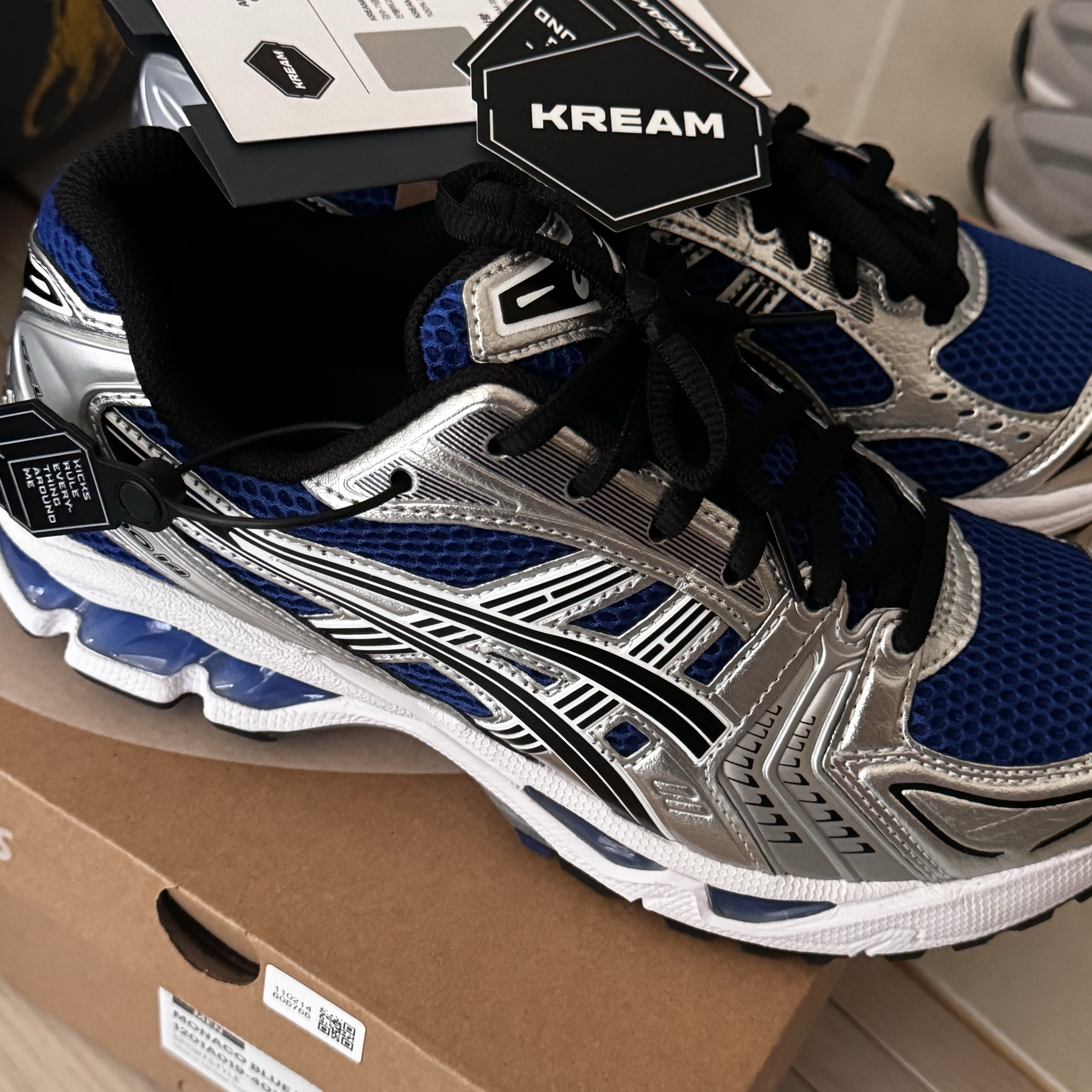 Asics Gel-Kayano 14 Monaco Blue Black 착용 스타일