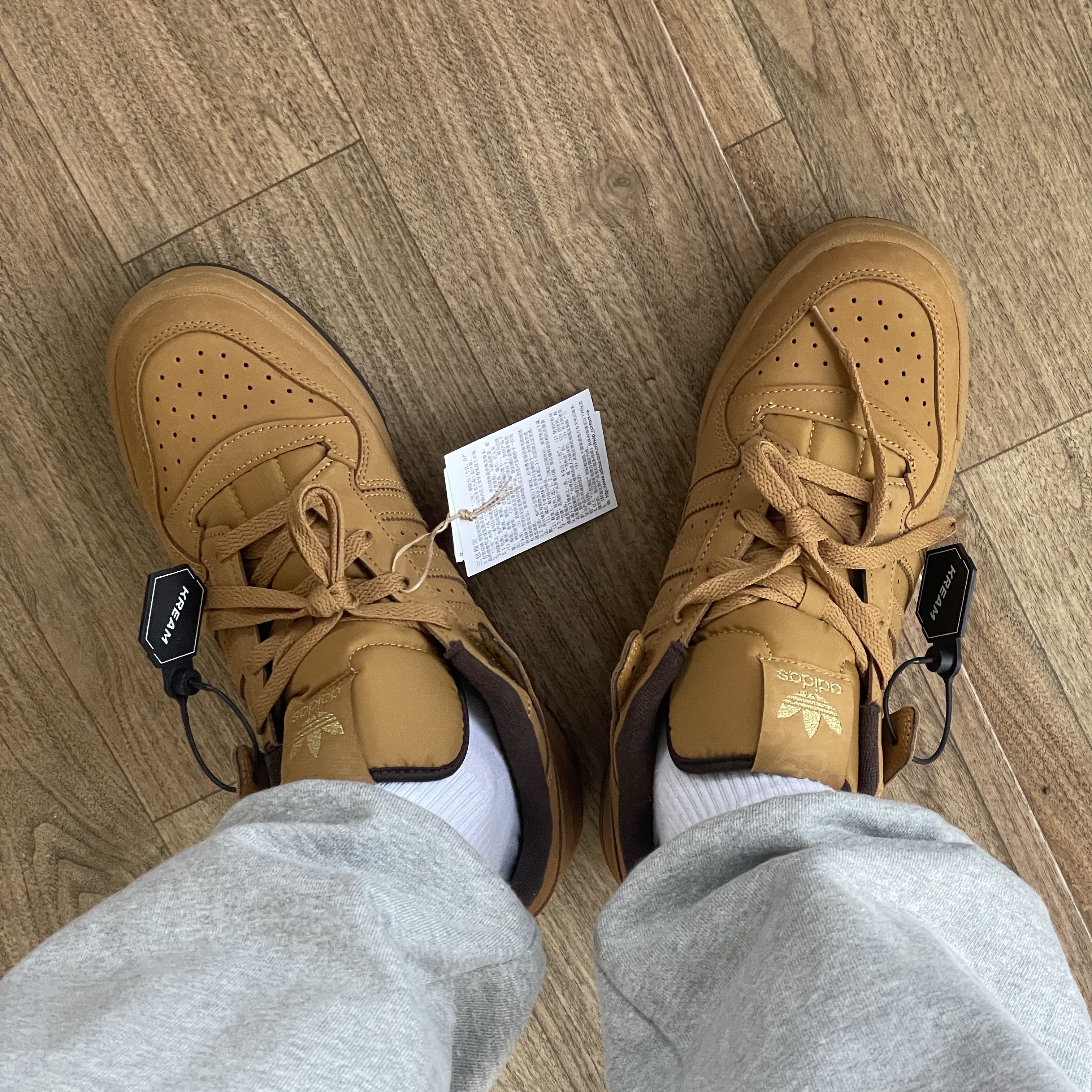 Adidas Forum Low Classic Brown 착용 스타일