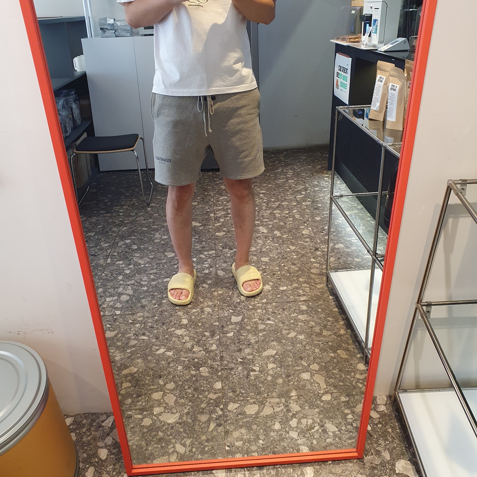 Essentials The Core Collection Sweatshorts Heather Oatmeal 착용 스타일