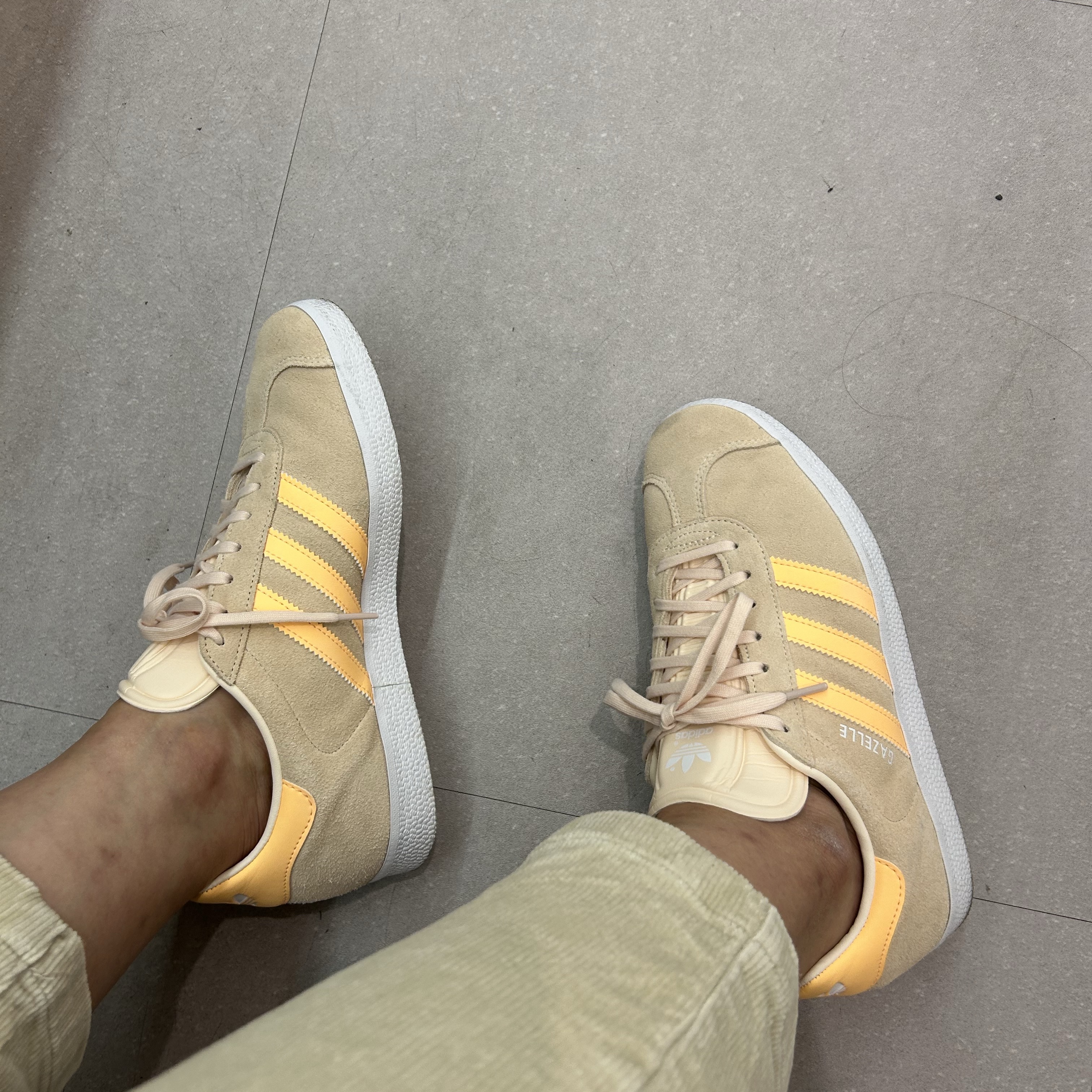 (W) Adidas Gazelle Bliss Orange Acid Orange 착용 스타일
