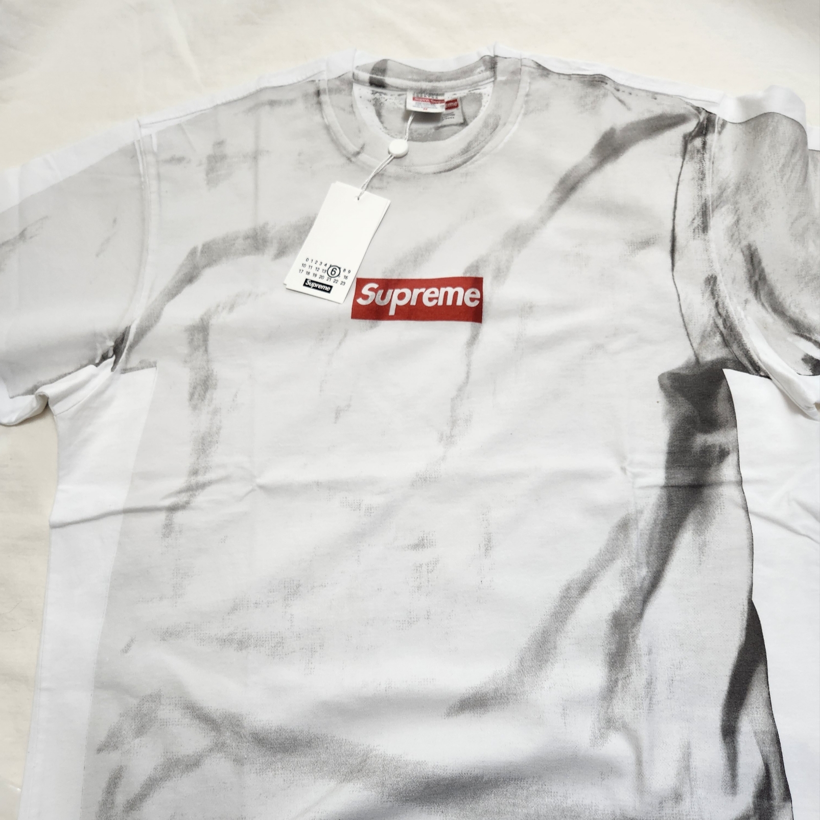 Supreme x MM6 Maison Margiela Box Logo T-Shirt White - 24SS, Supreme x MM6 Maison Margiela Painted Camp Cap White - 24SS 착용 스타일 - 7