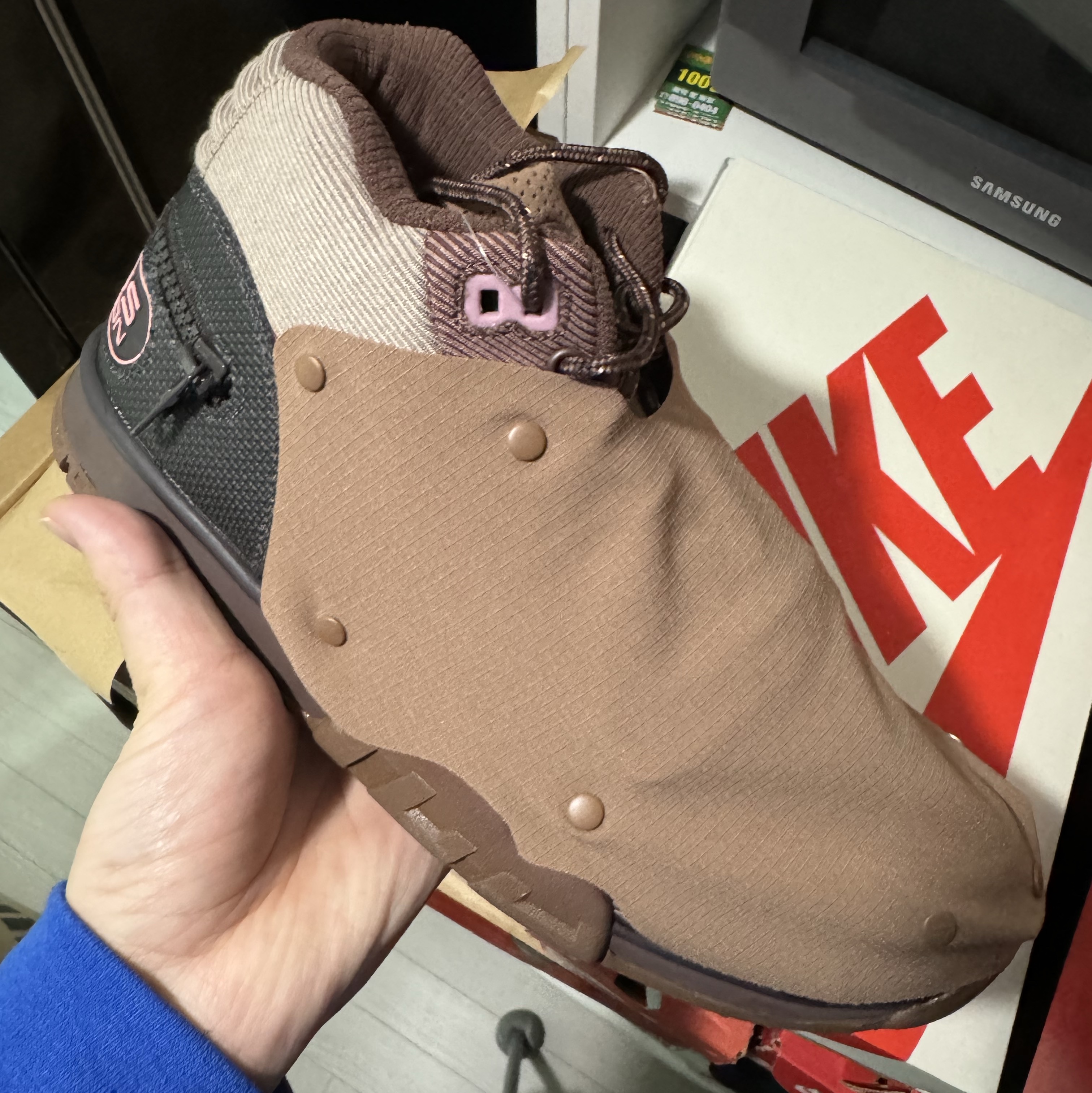 Nike x Travis Scott Air Trainer 1 Archaeo Brown and Rust Pink 착용 스타일