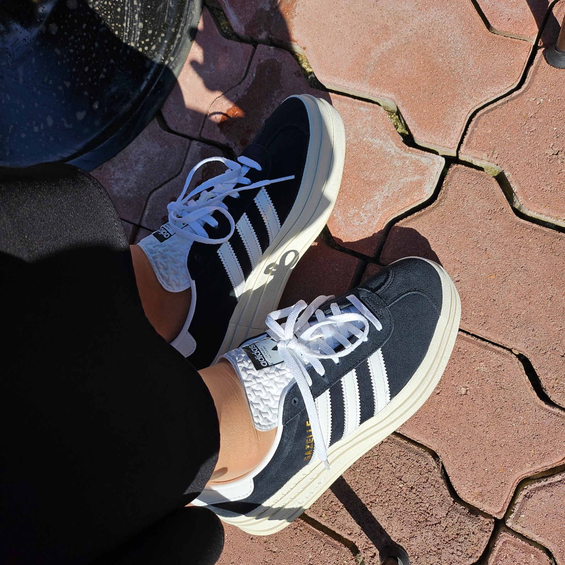 (W) Adidas Gazelle Bold Core Black Cloud White 착용 스타일