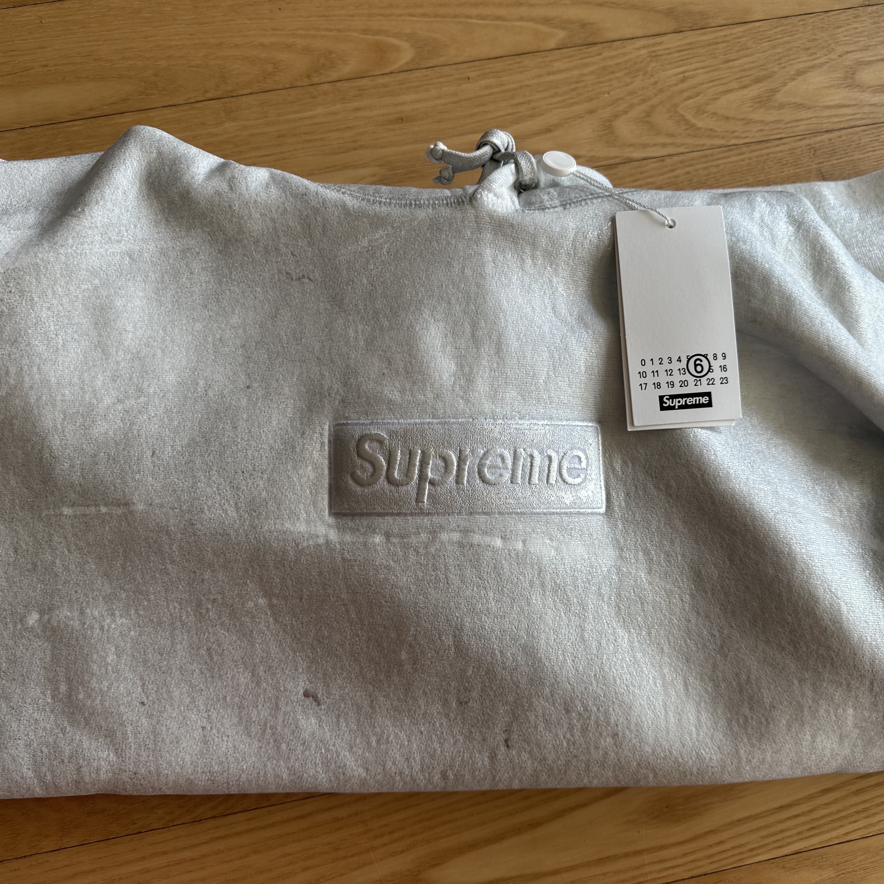 Supreme x MM6 Maison Margiela Foil Box Logo Hooded Sweatshirt White - 24SS 착용 스타일