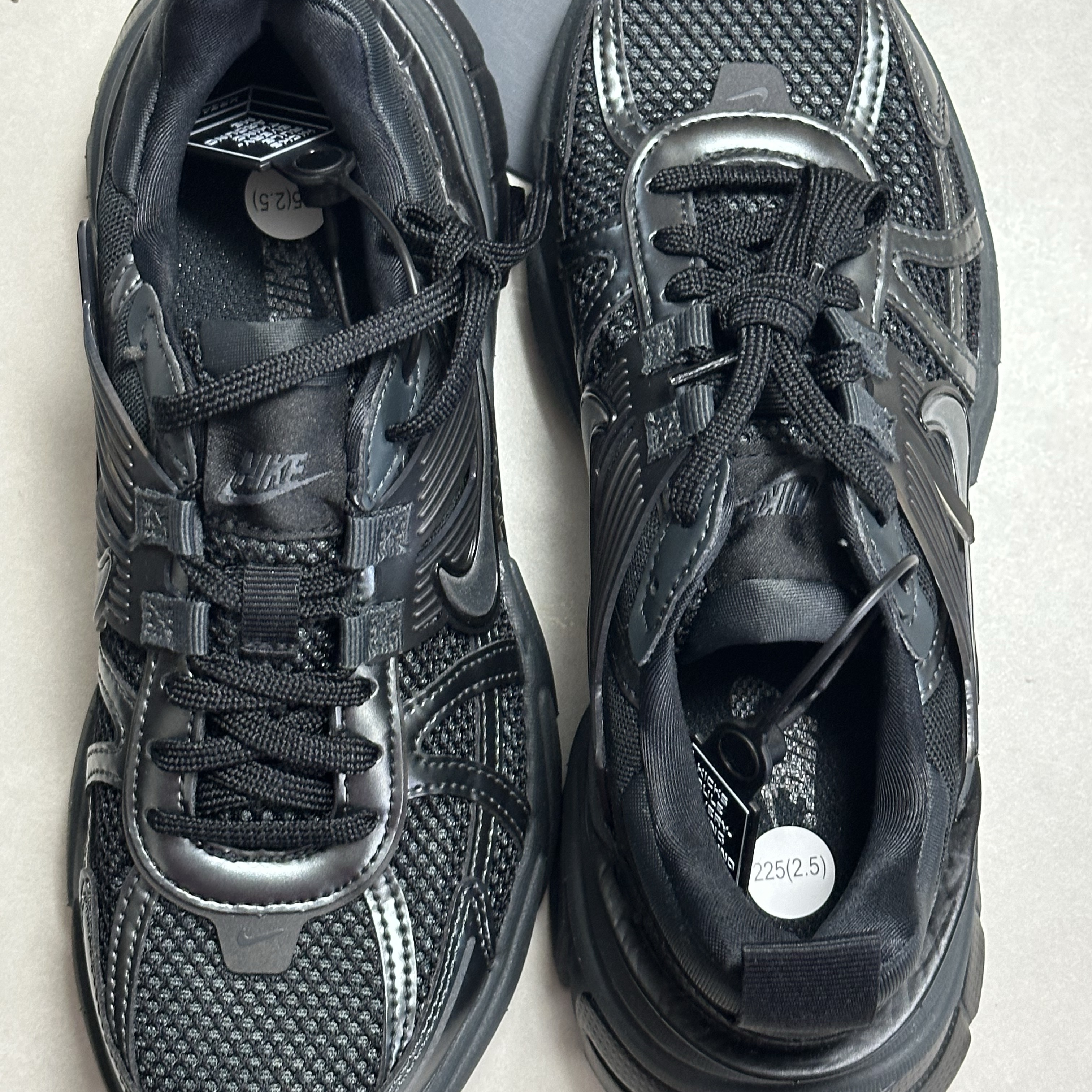 Nike V2K Run Black Anthracite 착용 스타일