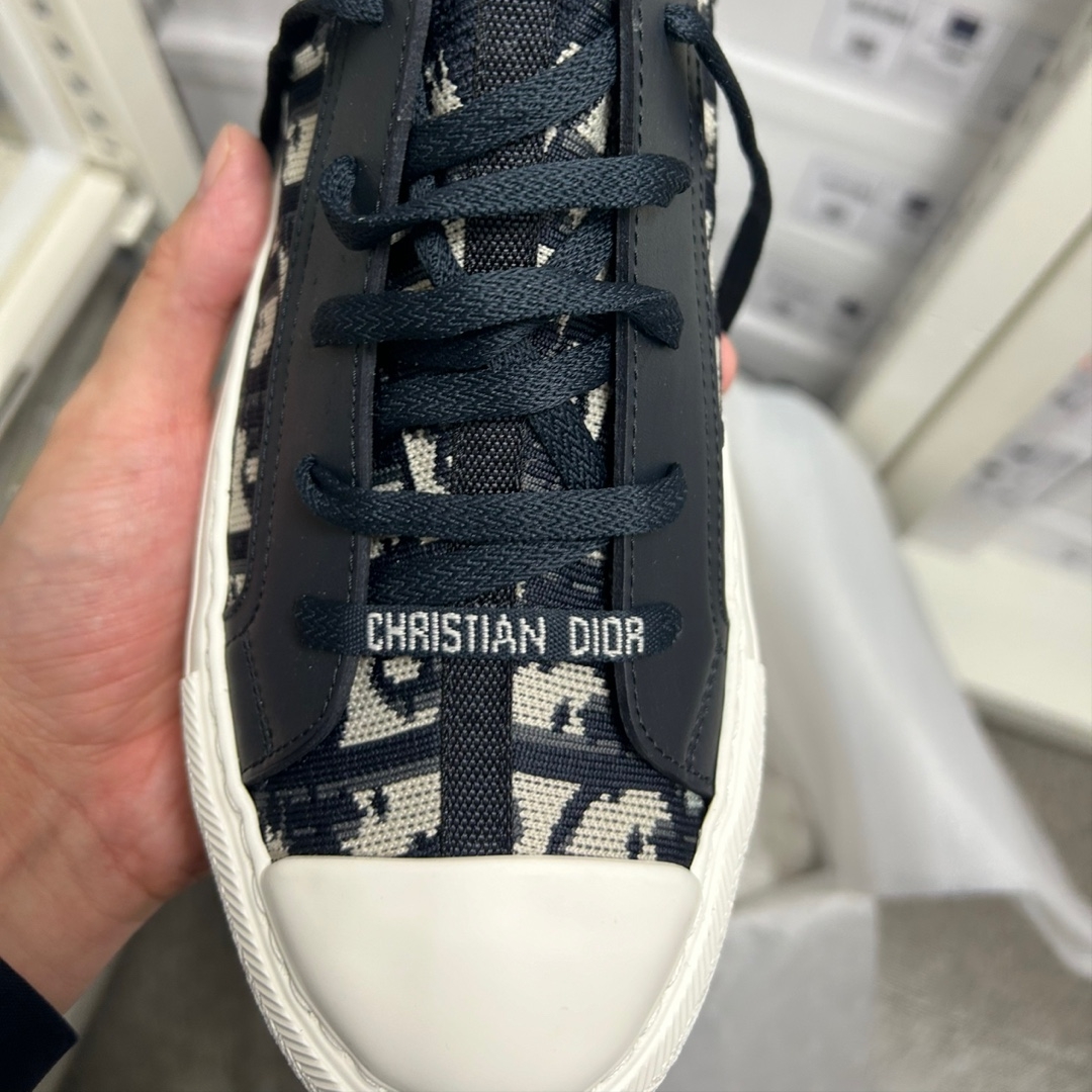 (W) Dior Walk'N'Dior Platform Sneakers Deep Blue Dior Oblique 착용 스타일 - 1