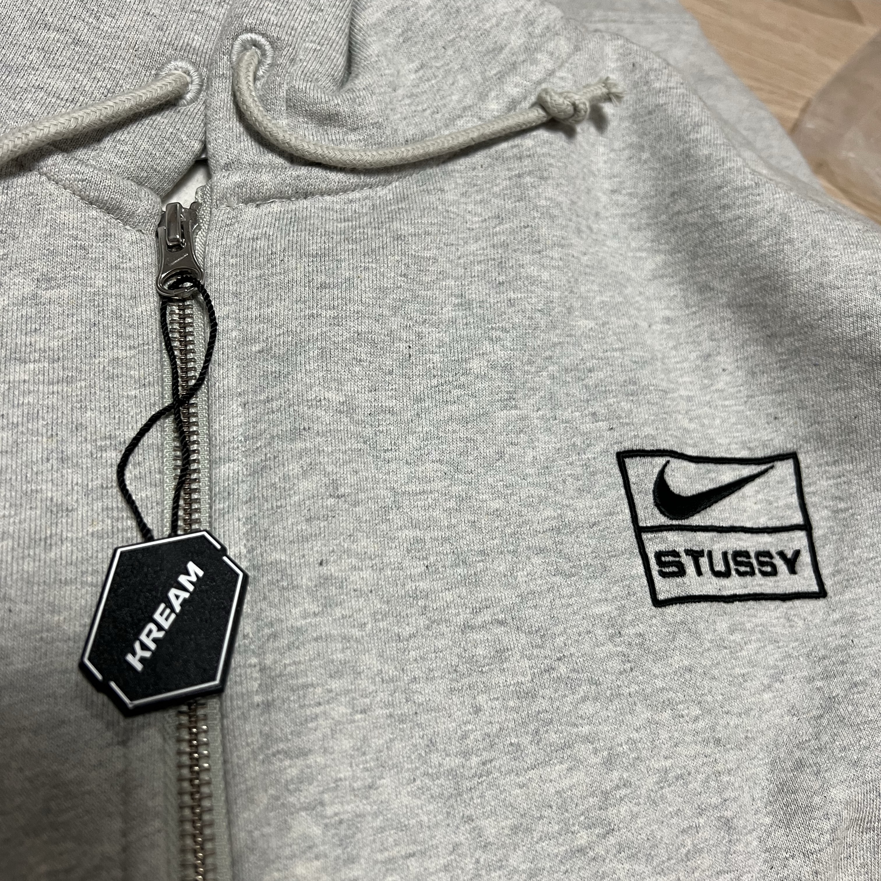 Nike x Stussy Full Zip Fleece Hoodie Grey Heather (FJ9181-050) 착용 스타일